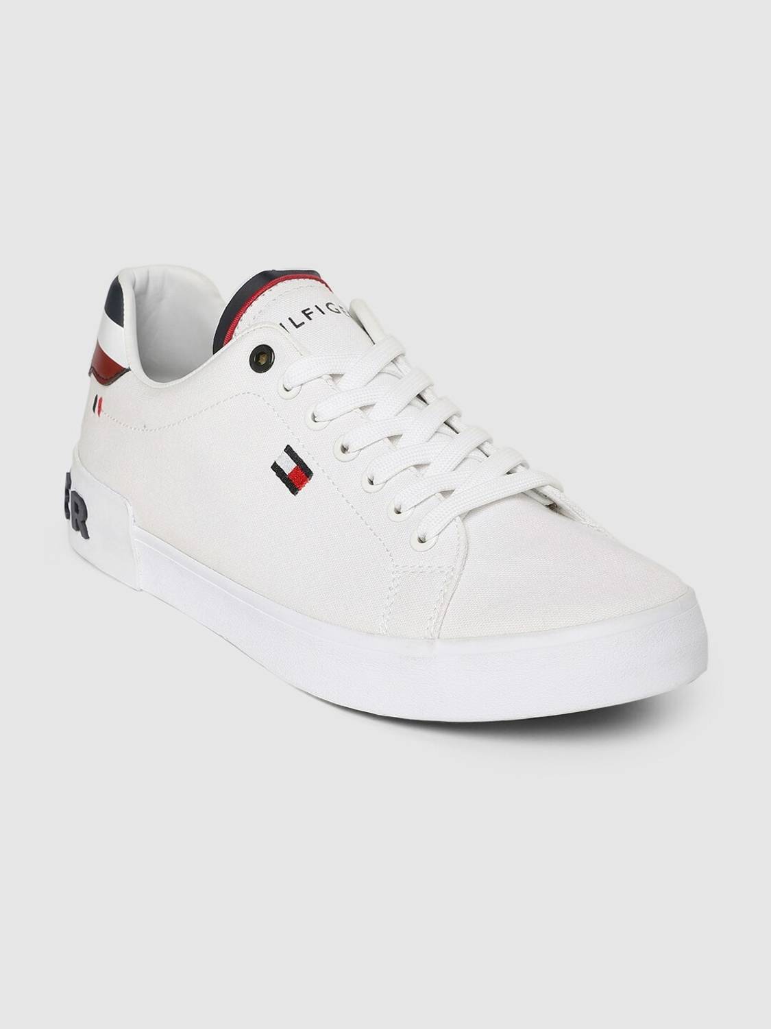 TOMMY HILFIGER Men White Solid tmREZZ3 Sneakers Sneakers For Men