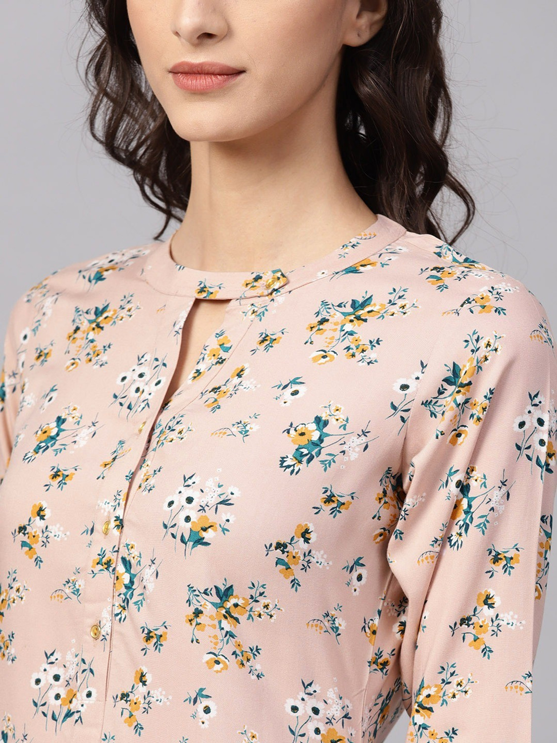 Image of VIHARINI Women Kurta Palazzo Set