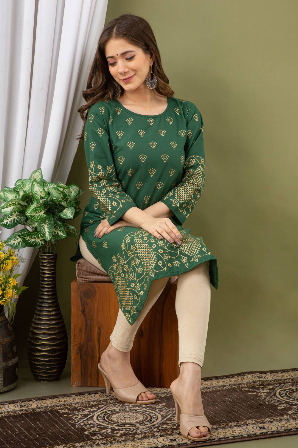 Surhi Women Printed Pure Cotton Straight Kurta (Green)