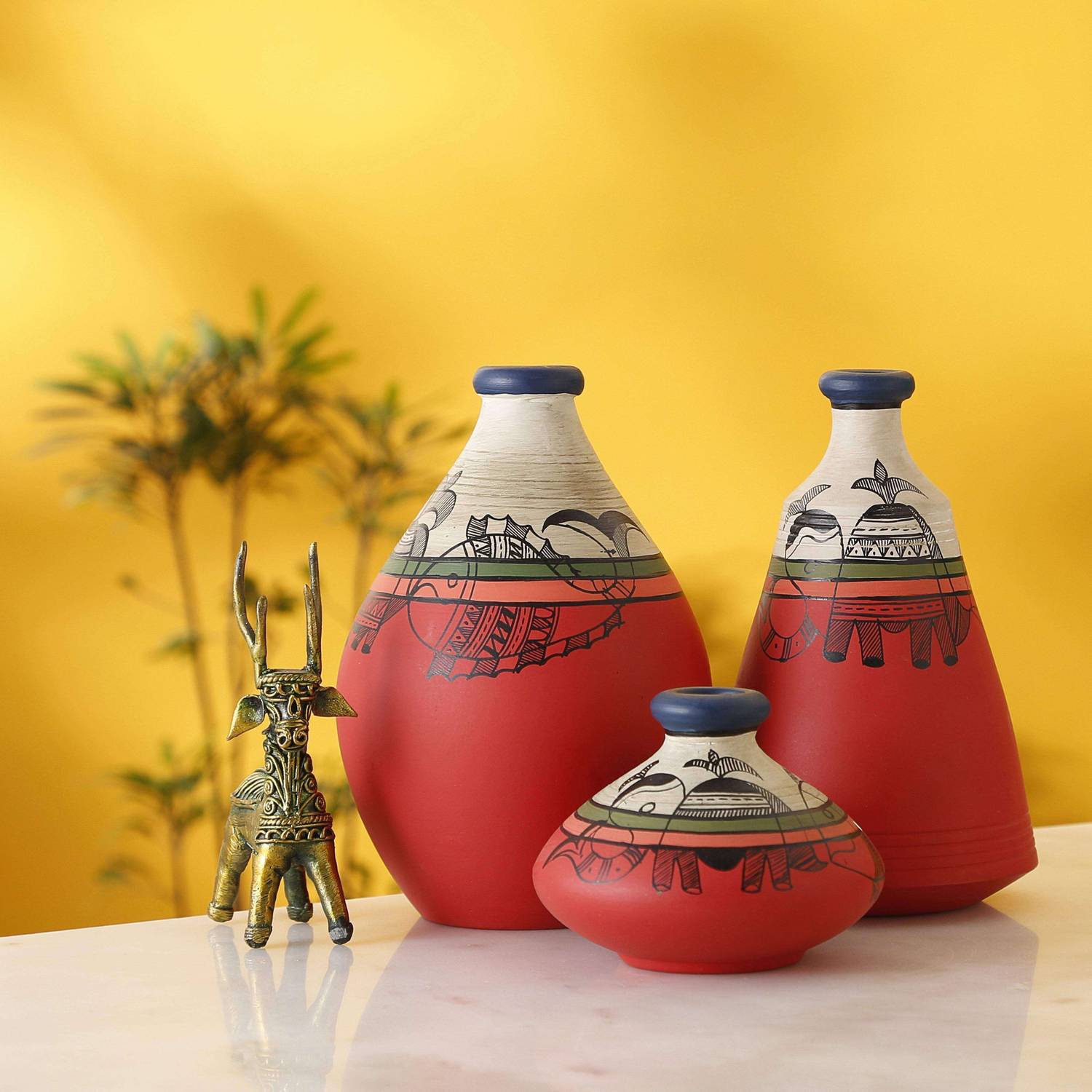 Artysta ‘Madhubani Jungle’ Pink Handpainted Terracotta Flower Vase Set of 3 Terracotta Vase