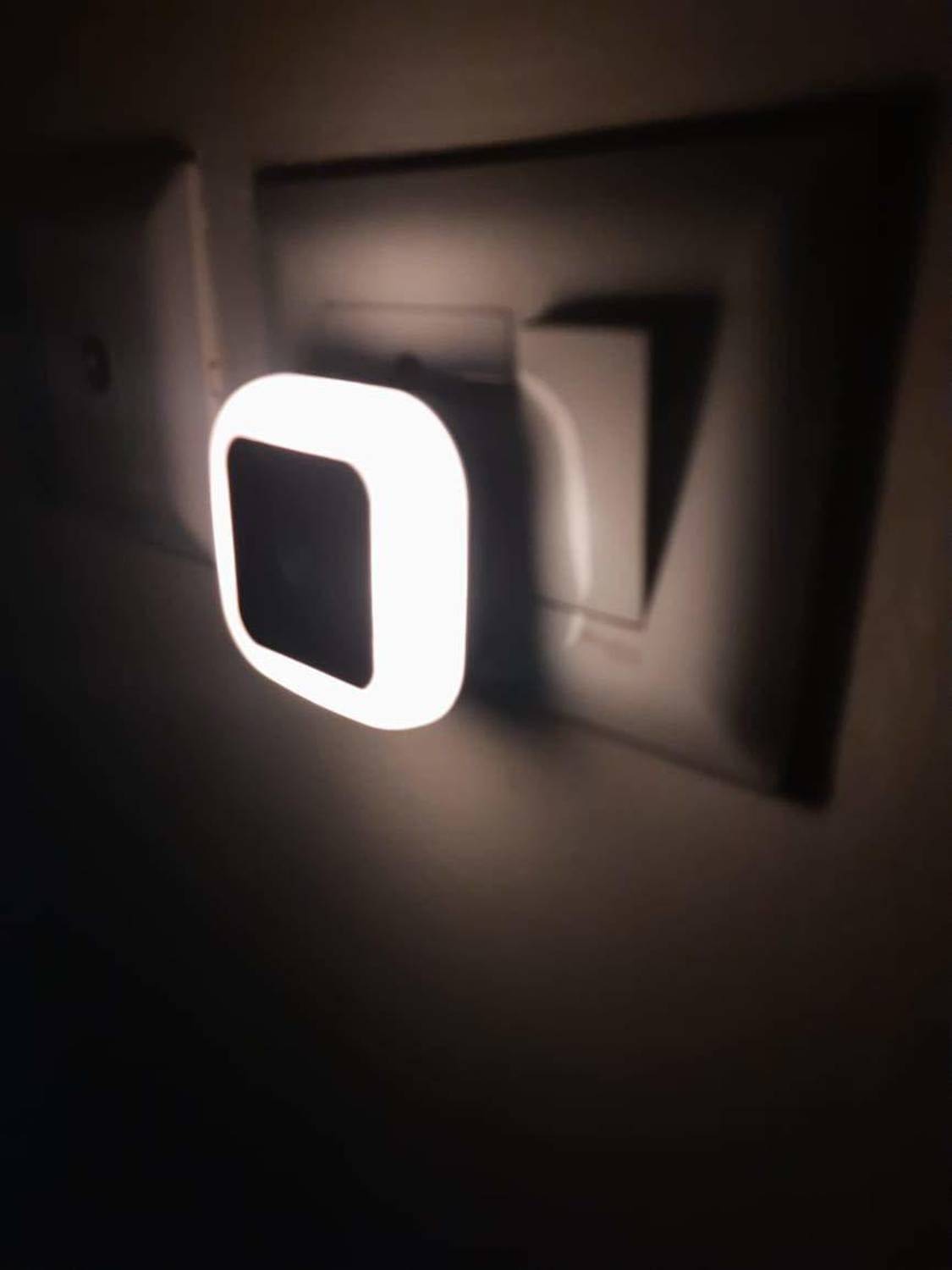 ALTROSS Attractive Sense Light 0.5W Full Automatic Sensor Smart Decorative LED Plug Type Night Lamp