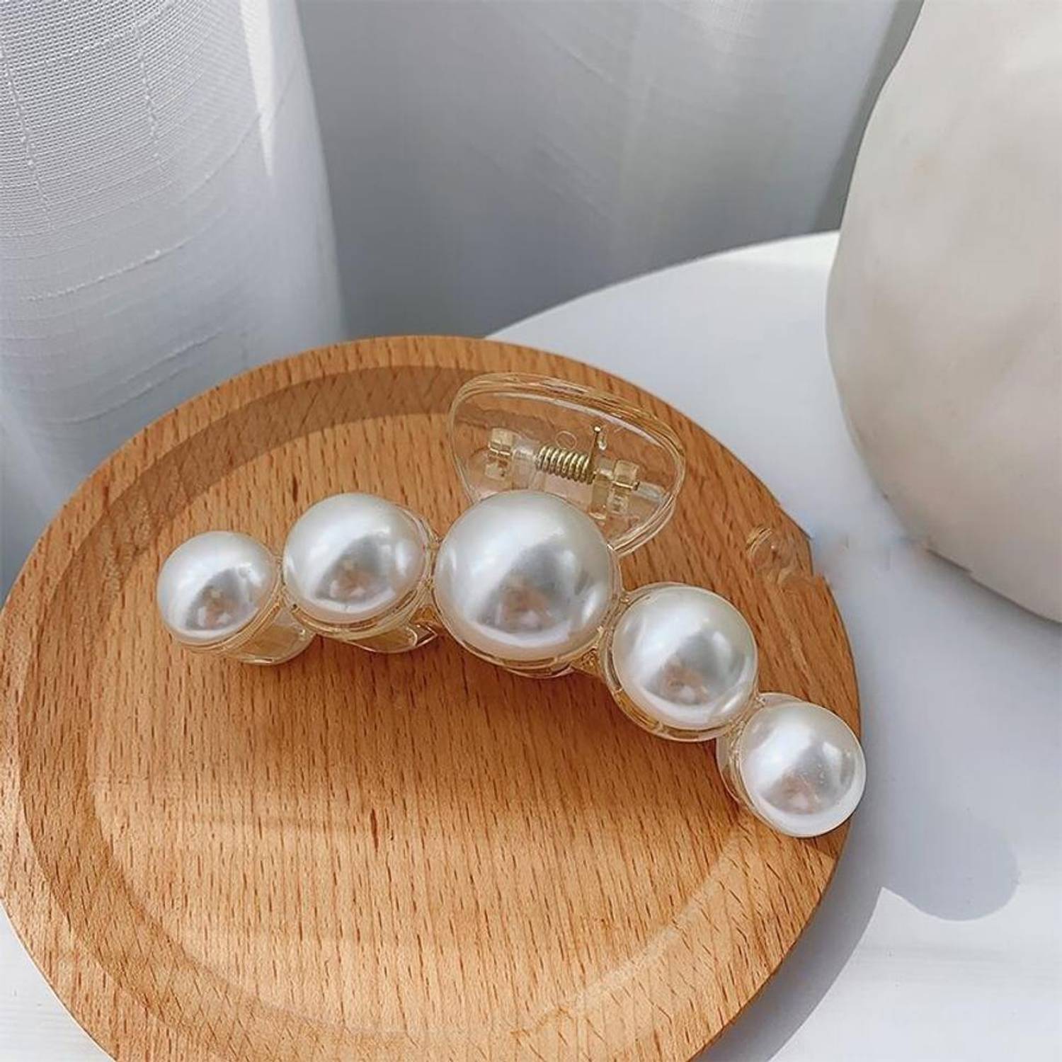 AmazingKarts 1 Pcs Large Pearl Hair Claw Clips White Hair Clips Thick Long Hair Jaw Clips Clutches Barrettes Hair Accessories for Women and Girls Hair Claw Thick Hair aw Clamp Strong Hold Hair Claw