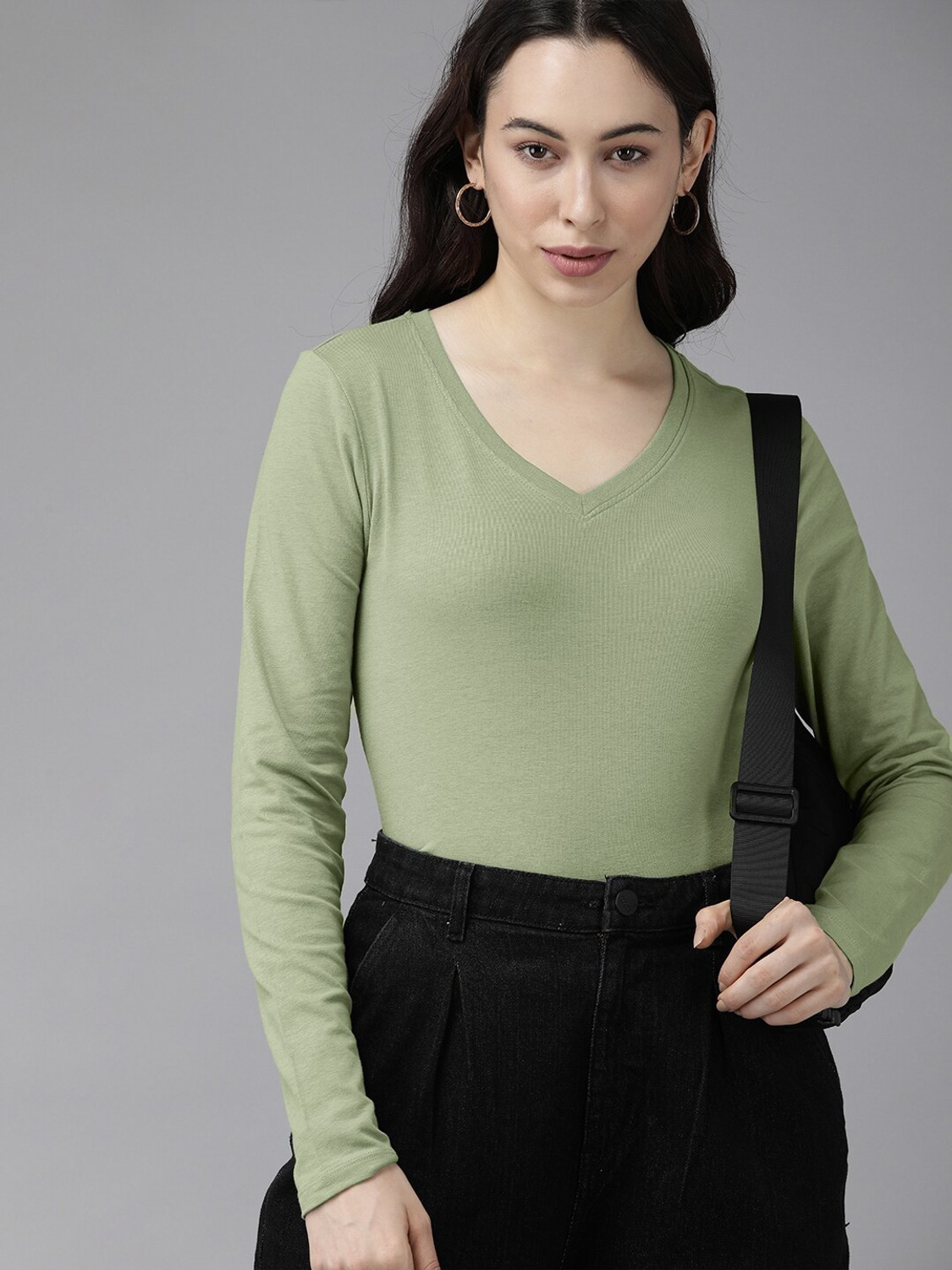 Image of Roadster Solid Women V Neck Green T-Shirt