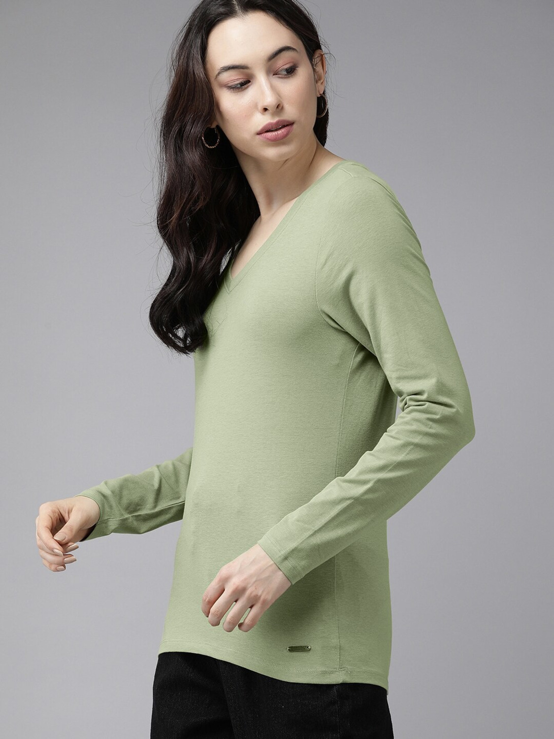Image of Roadster Solid Women V Neck Green T-Shirt