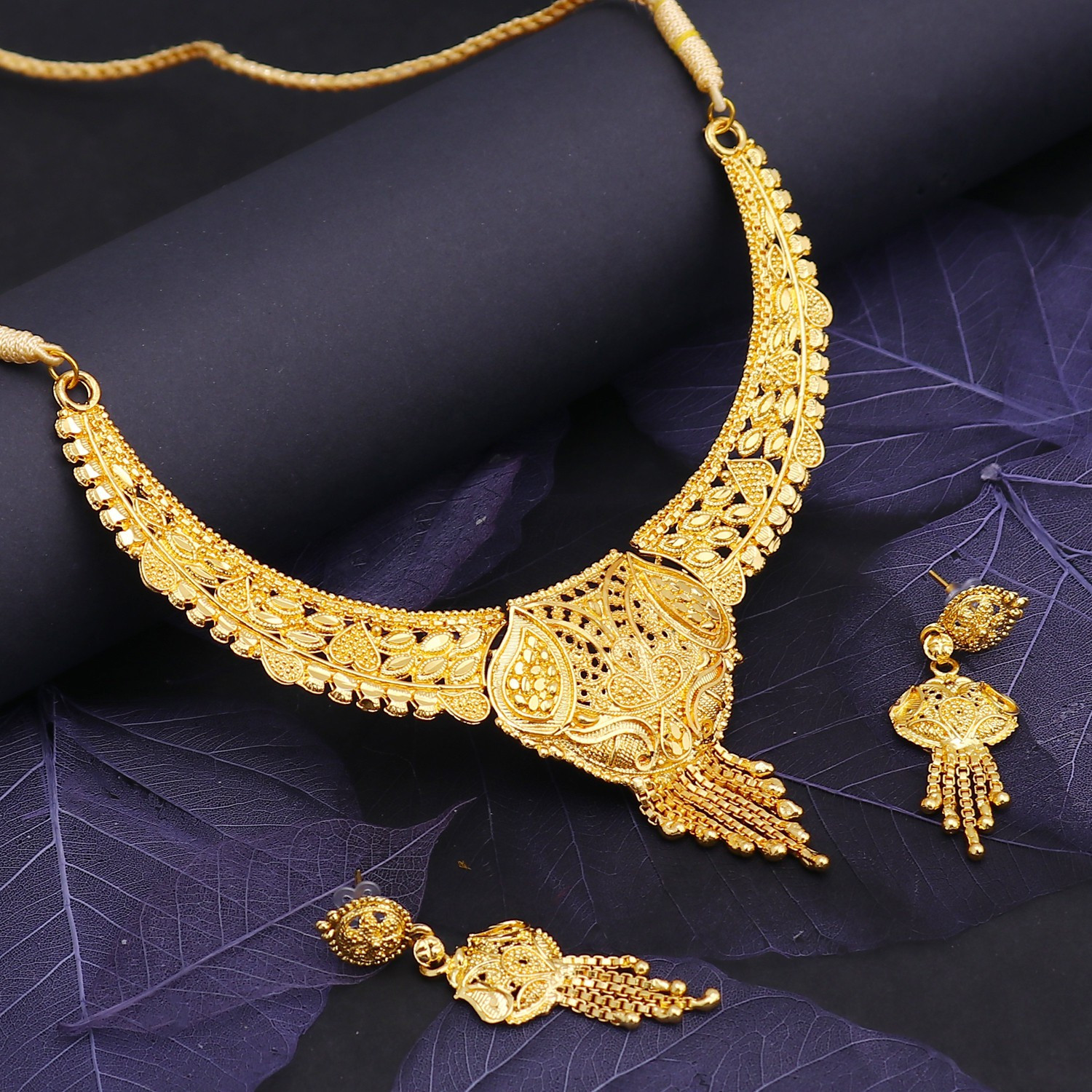 Image of Sukkhi Alloy Gold-plated Gold Jewellery Set