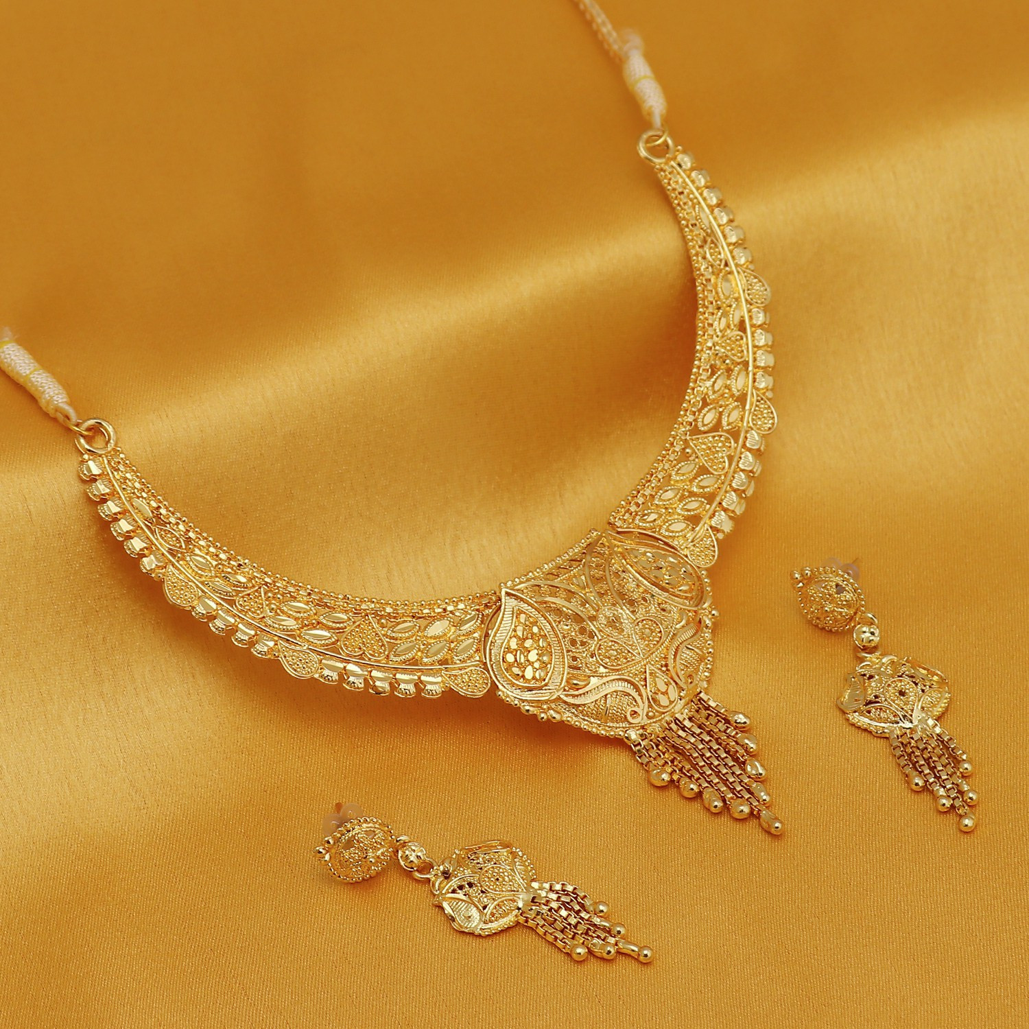Image of Sukkhi Alloy Gold-plated Gold Jewellery Set