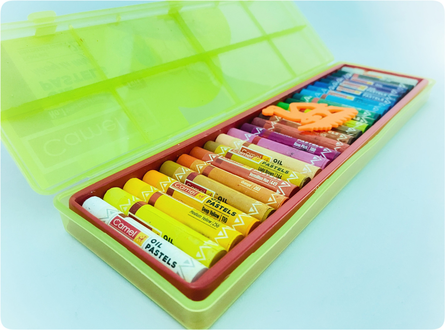 Image of Camlin Oil Pastels 25 Shades Plastic