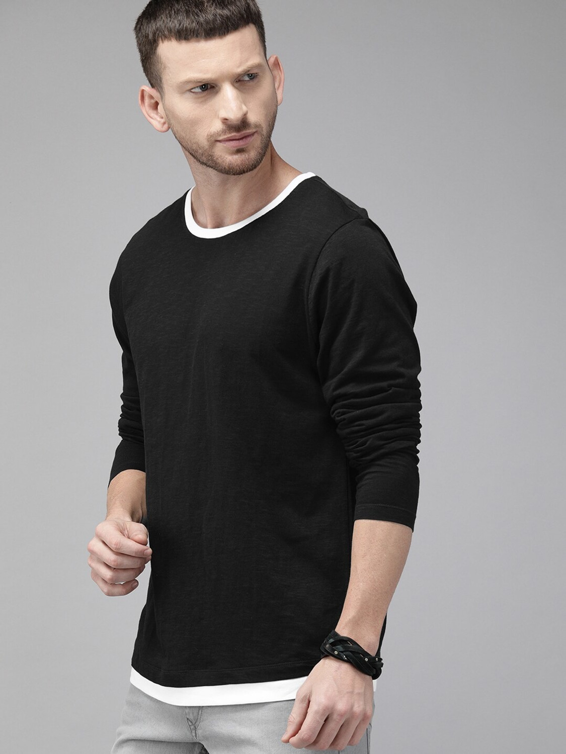 Image of Roadster Solid Men Round Neck Black T-Shirt