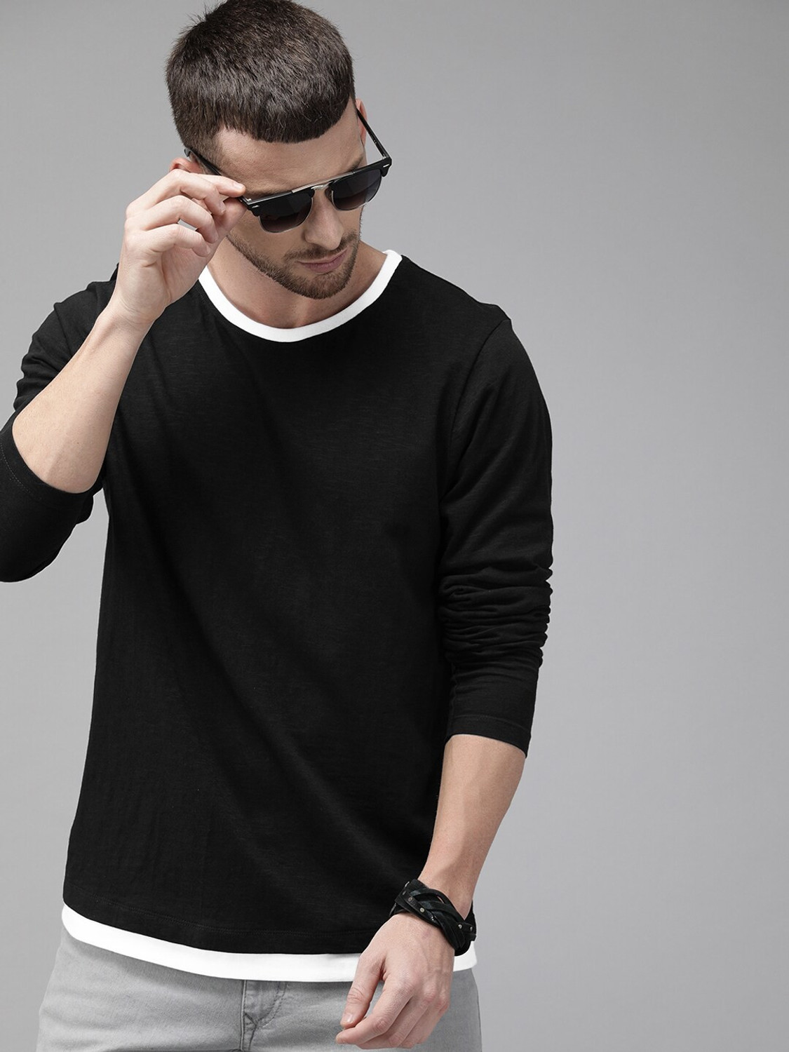 Image of Roadster Solid Men Round Neck Black T-Shirt