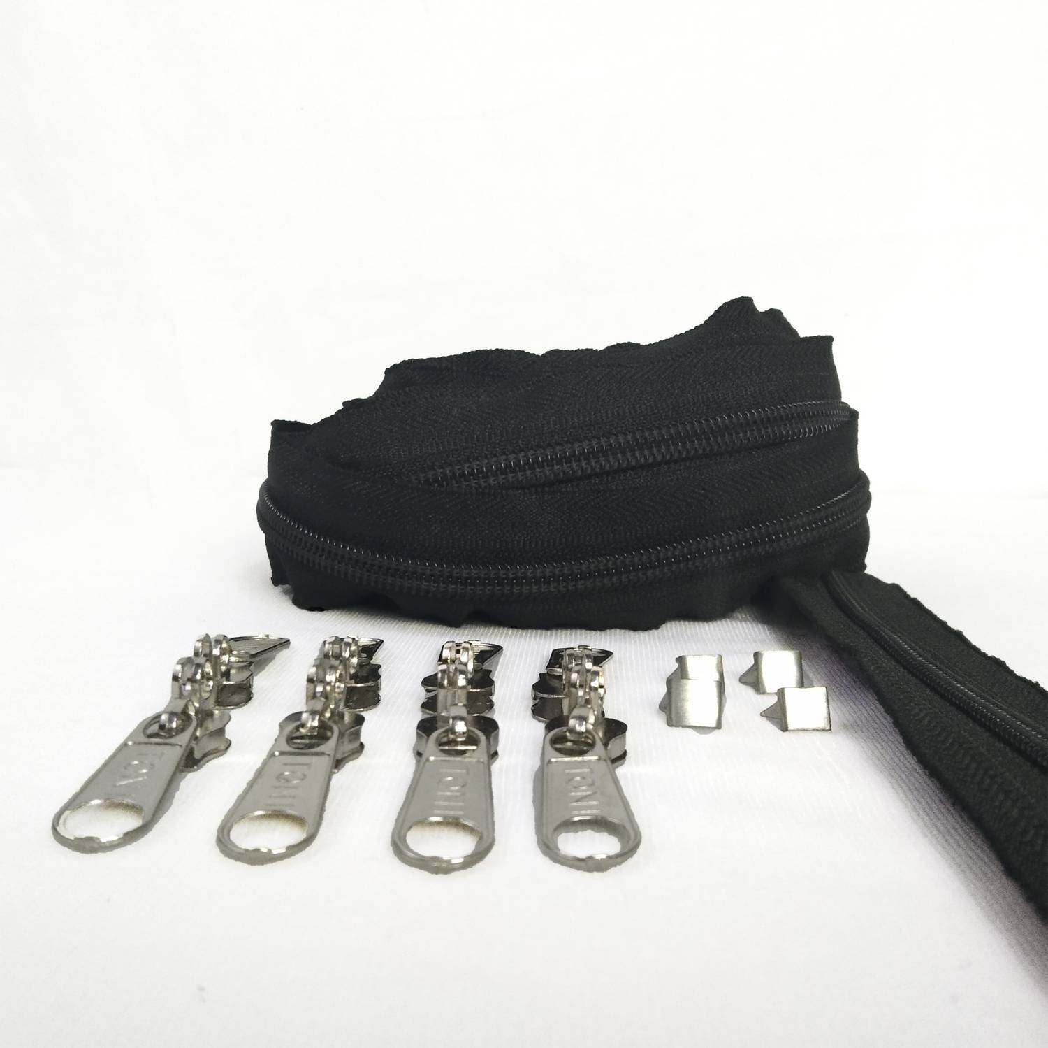 rut 10 Mtr ZIPPER WITH 8 ZIP RUNNER Black Plastic Open-ended