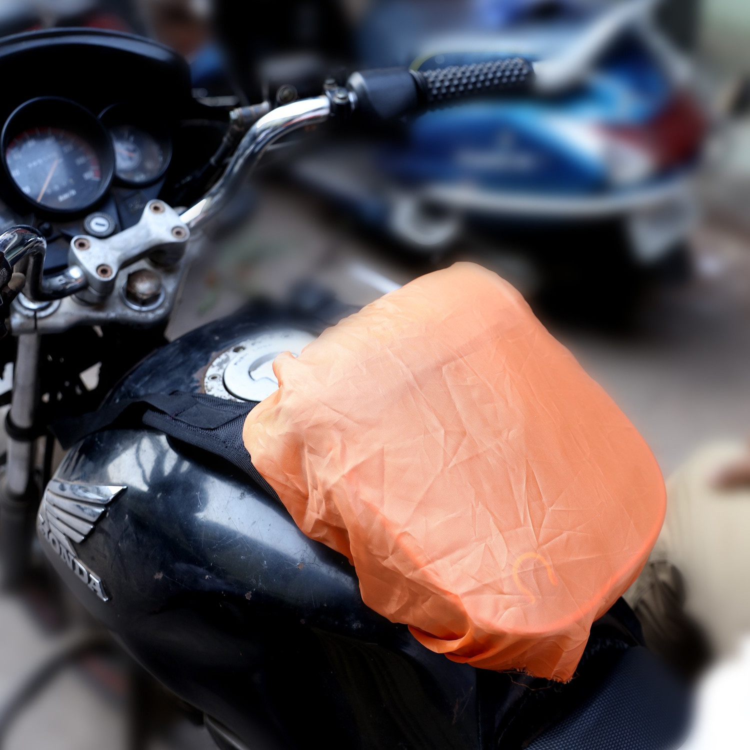 Image of bayo Black Heavy Quality Bike Tank Cover With Rain Cover Strap & Mobile Pocket For Royal Enfield Classic 350, Classic 500 & All Typs OF Bike Waterproof Tank Cover Strap Yamaha, Royal Enfield, KTM, Honda, TVS, Mahindra, Suzuki, Hero, BMW Pulsar 220 DTS-i, 800, WagonR, R15, Tavera, Super|Thunderbird Bike Tank Cover