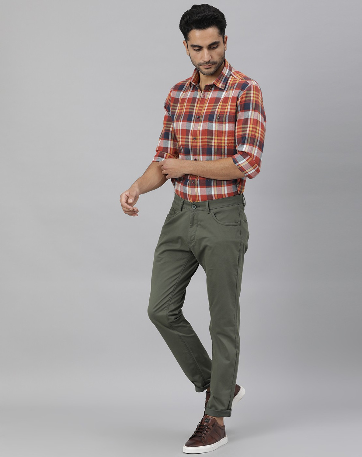 Image of RARE RABBIT Men Slim Fit Green Cotton Blend Trousers