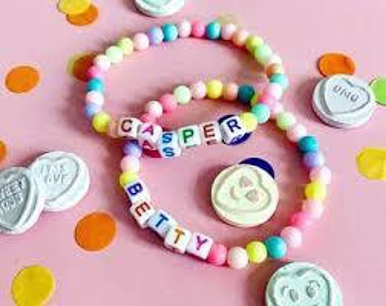 BBS DEAL 548 Pieces 6mm DIY White Colorful Acrylic Alphabet Letter Cube Beads for jewelry making, Bracelets, Necklaces,Children's Educational Toys, Key Chains and Kids Jewelry