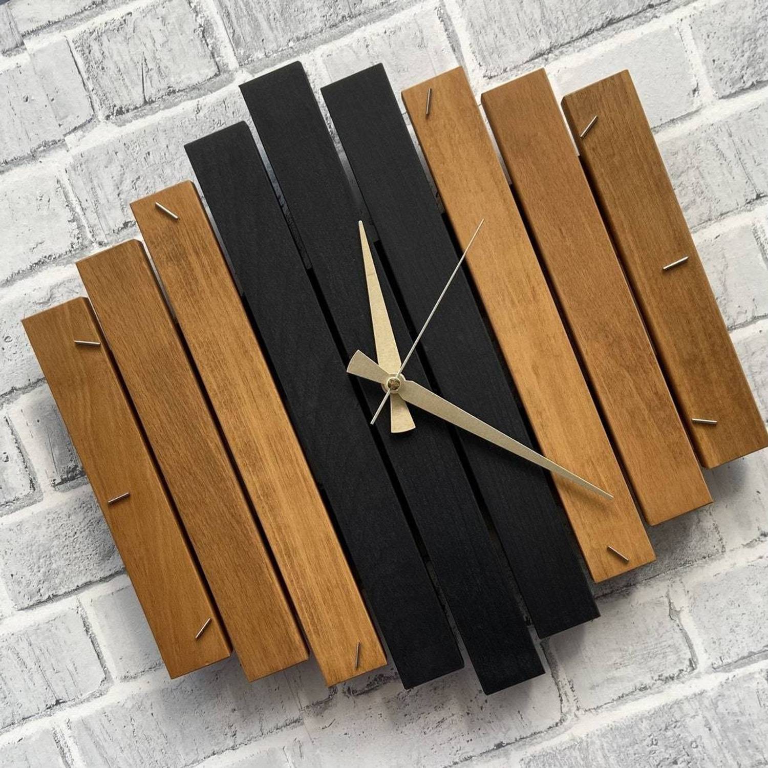 Qeznef Analog 30 cm X 30 cm Wall Clock (Brown, Black, Without Gla
