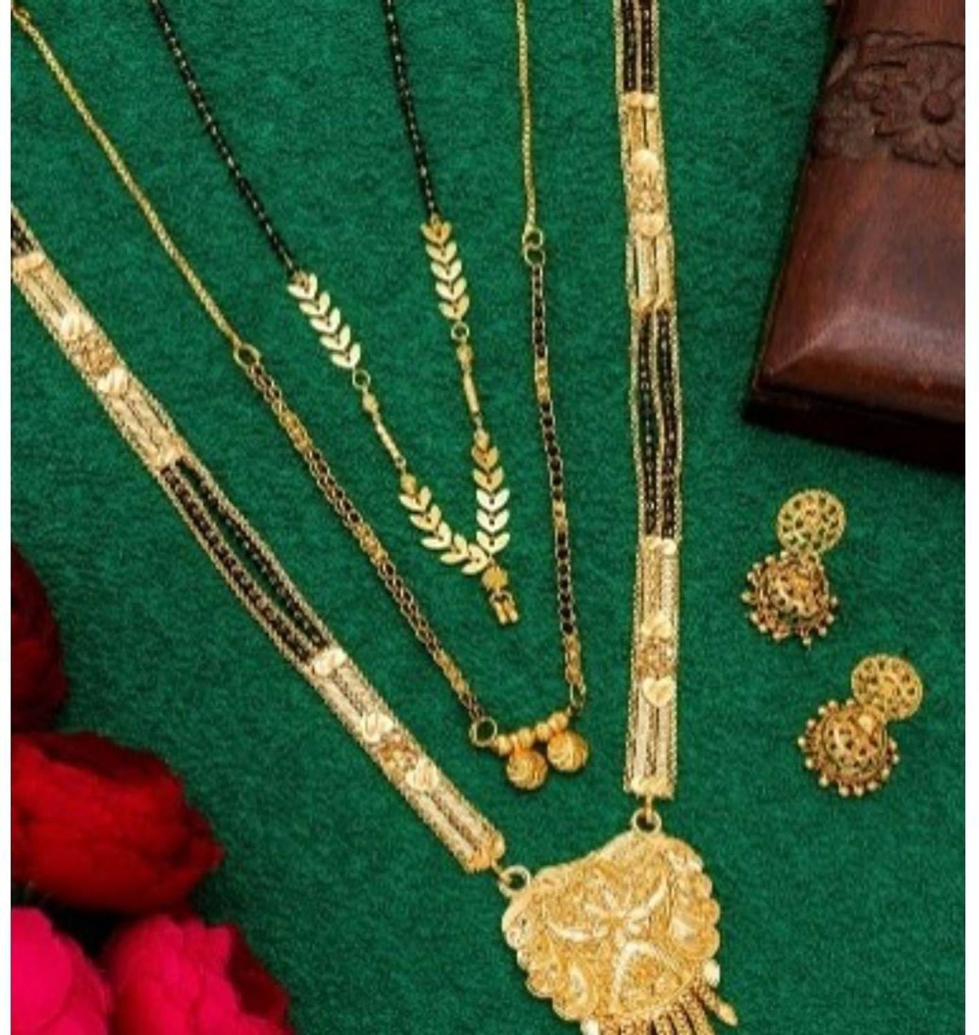 Bhumi09 Metal Gold-plated Black Jewellery Set