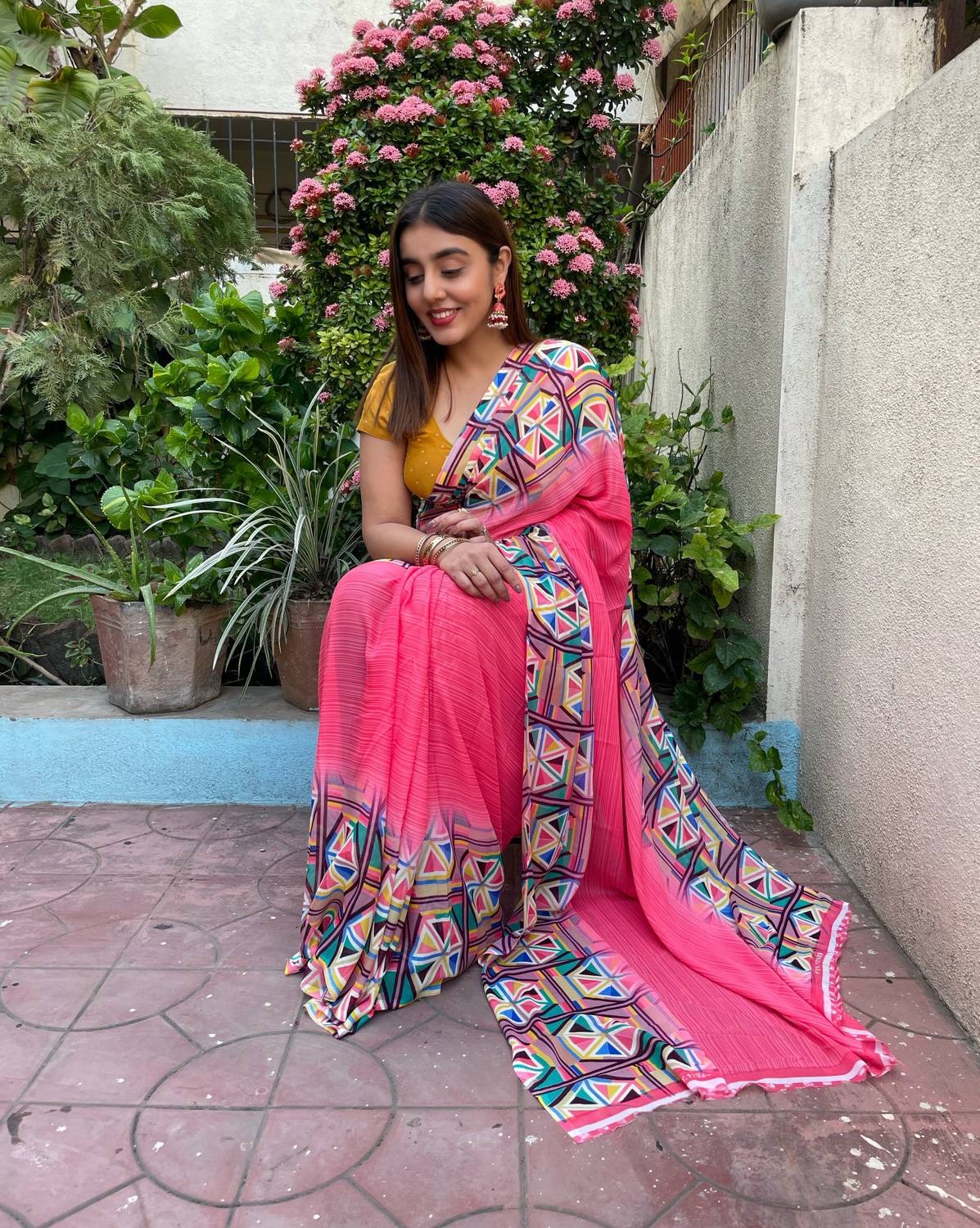 Anand Sarees Geometric Print, Ombre, Printed Bollywood Georgette Saree