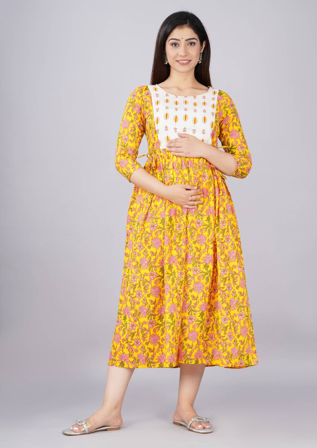ashraj Women Floral Print Flared Kurta