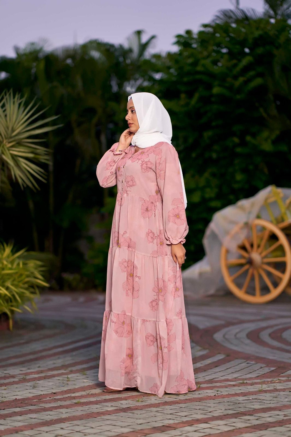 Image of SARINKU Georgette Printed Abaya