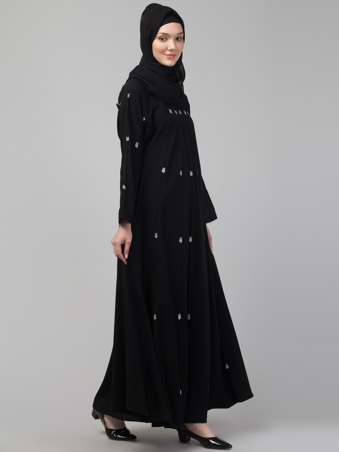 Image of RECENT TRENDS Kashibo Self Design Abaya With Hijab (Black)