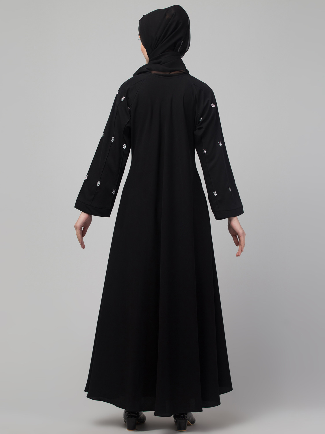 Image of RECENT TRENDS Kashibo Self Design Abaya With Hijab (Black)