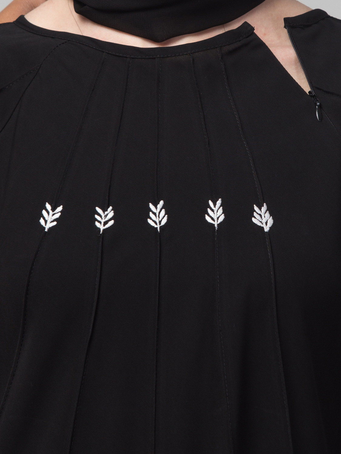 Image of RECENT TRENDS Kashibo Self Design Abaya With Hijab (Black)