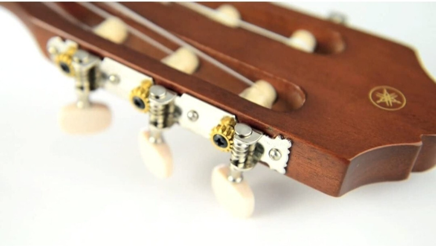 Image of YAMAHA C - 40 - NATURAL WITH COVER , BELT , STRING SET , CAPO , PICK Acoustic Guitar Rosewood Rosewood