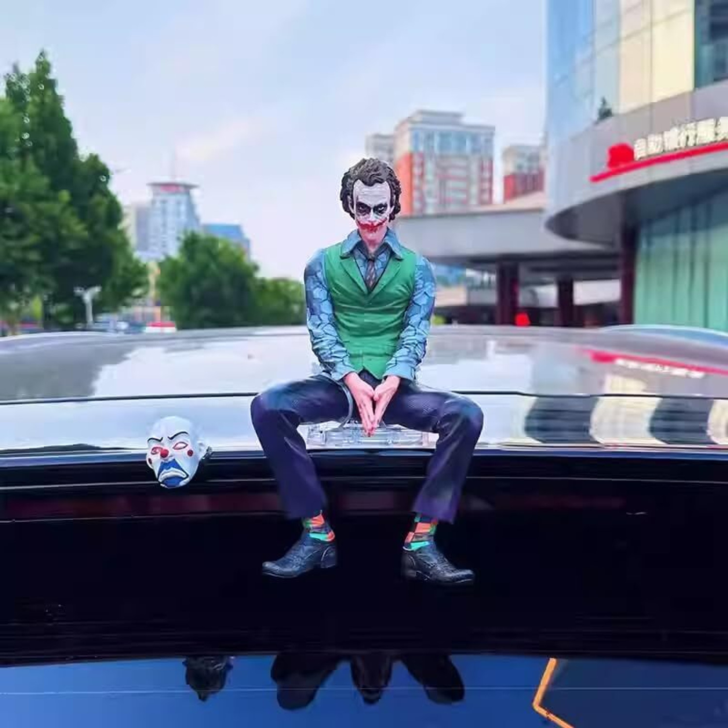 Image of sosoga Action Figure Joker Batman Dark Knight Sitting Figure Statue Toy Car Office