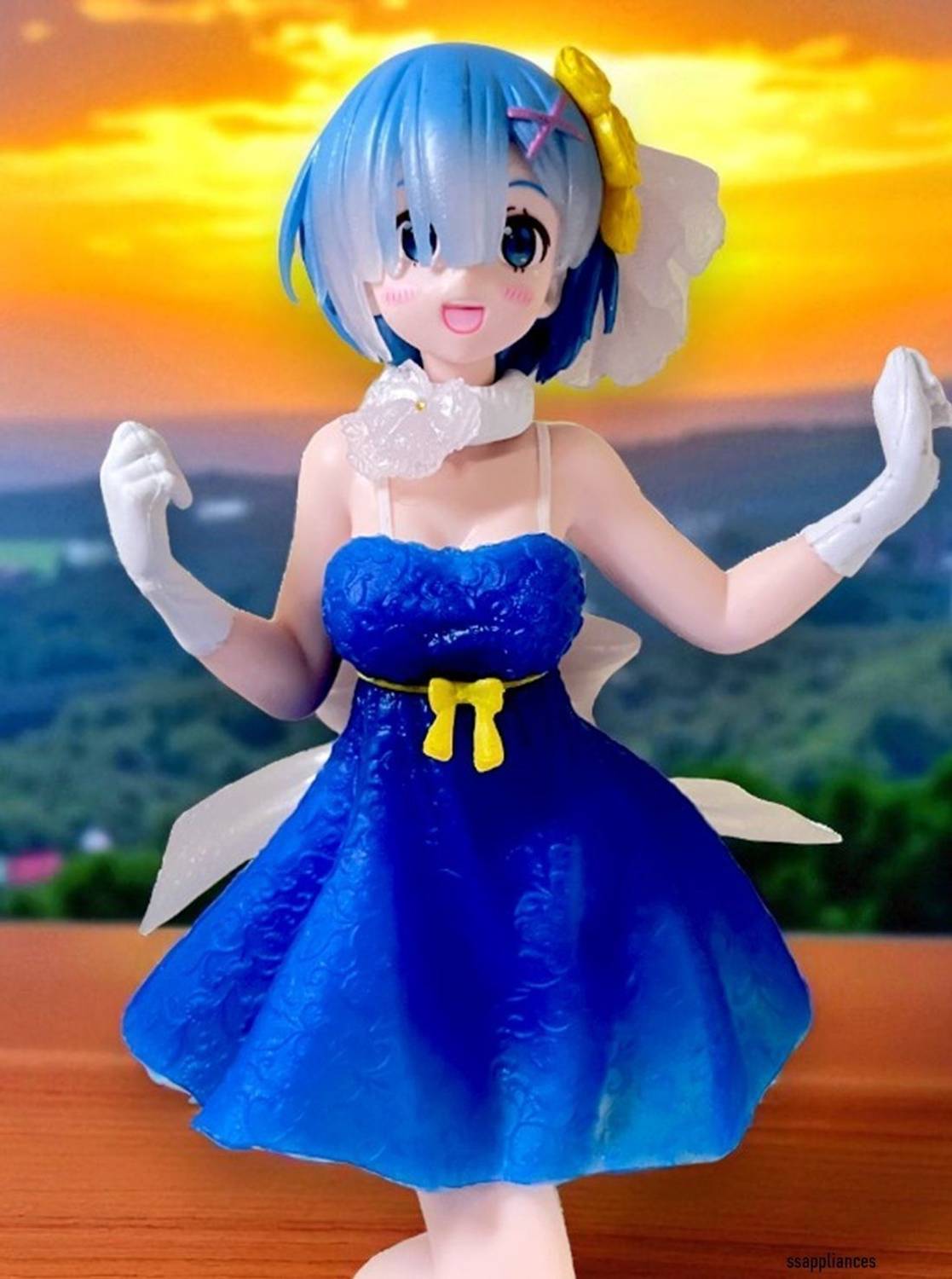 Zhongkaihua Rem and Ram Figurines Rem Mignon Anime Girl Figure Blanc Cristal Robe Version Robe Version debout Figurine PVC Statue Modèle Ornement de bureau à collectionner 22 cm