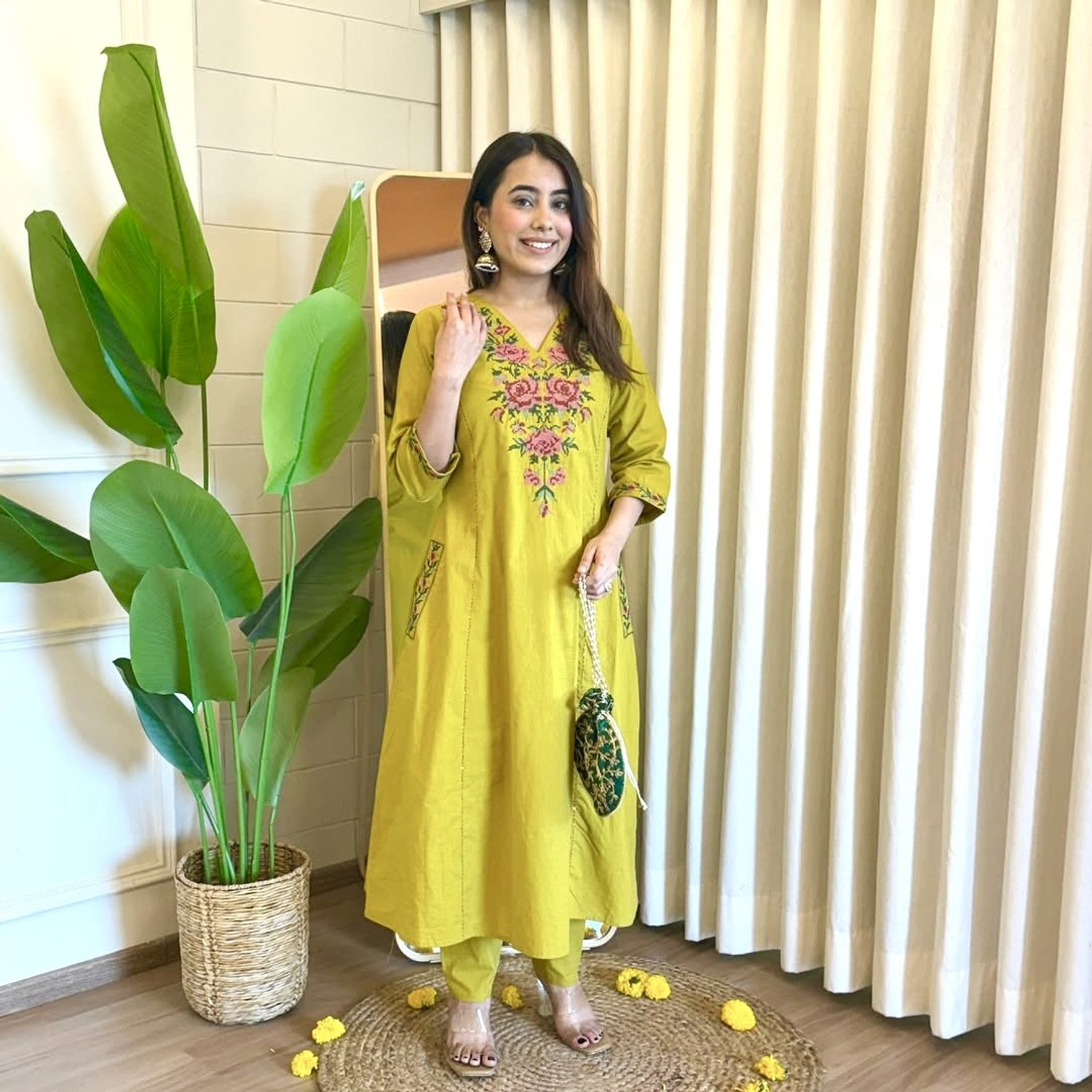 Image of SEAKART Women Kurta Pant Set