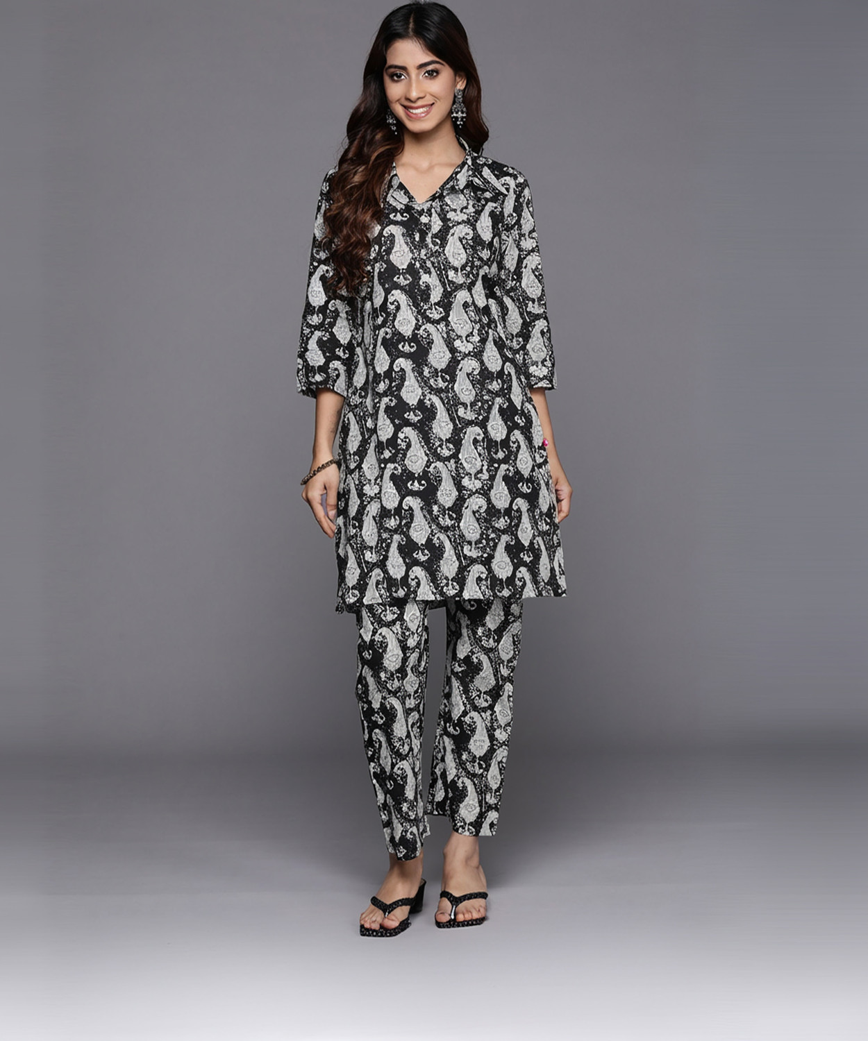 Image of Varanga Women Kurta Pant Set