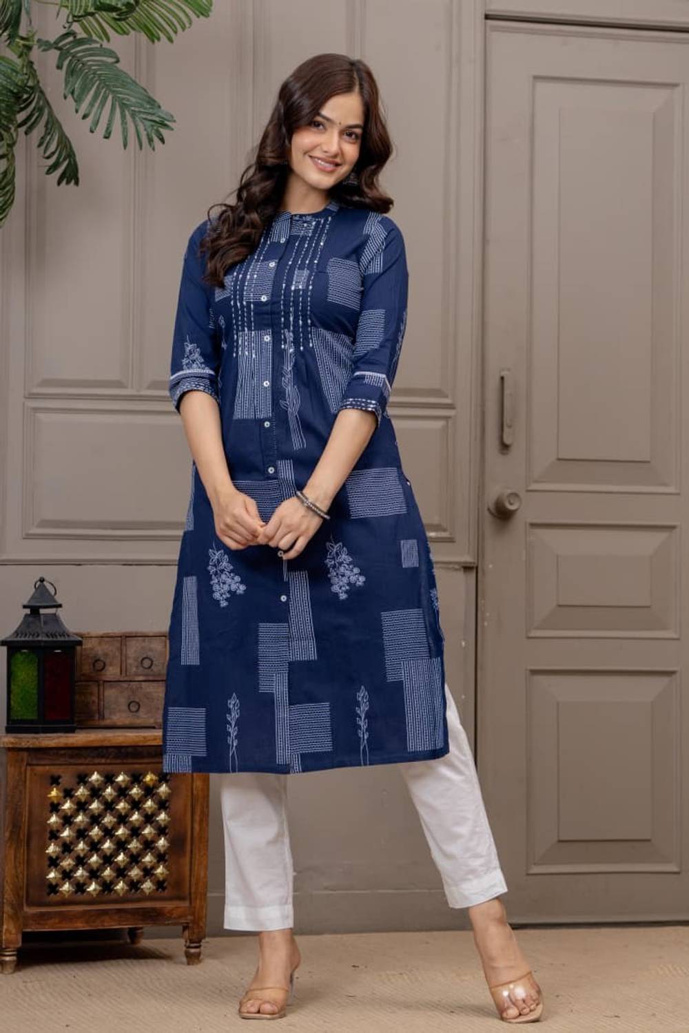 Nayi Nazar Women Printed Pure Cotton Straight Kurta (Blue)
