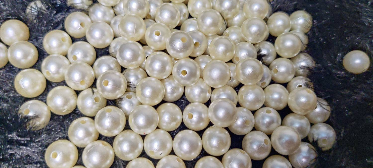 AKRIAFT 50 Pearl 10mm White Beads used in Dresses, Jewellery Formation, Arts n Crafts
