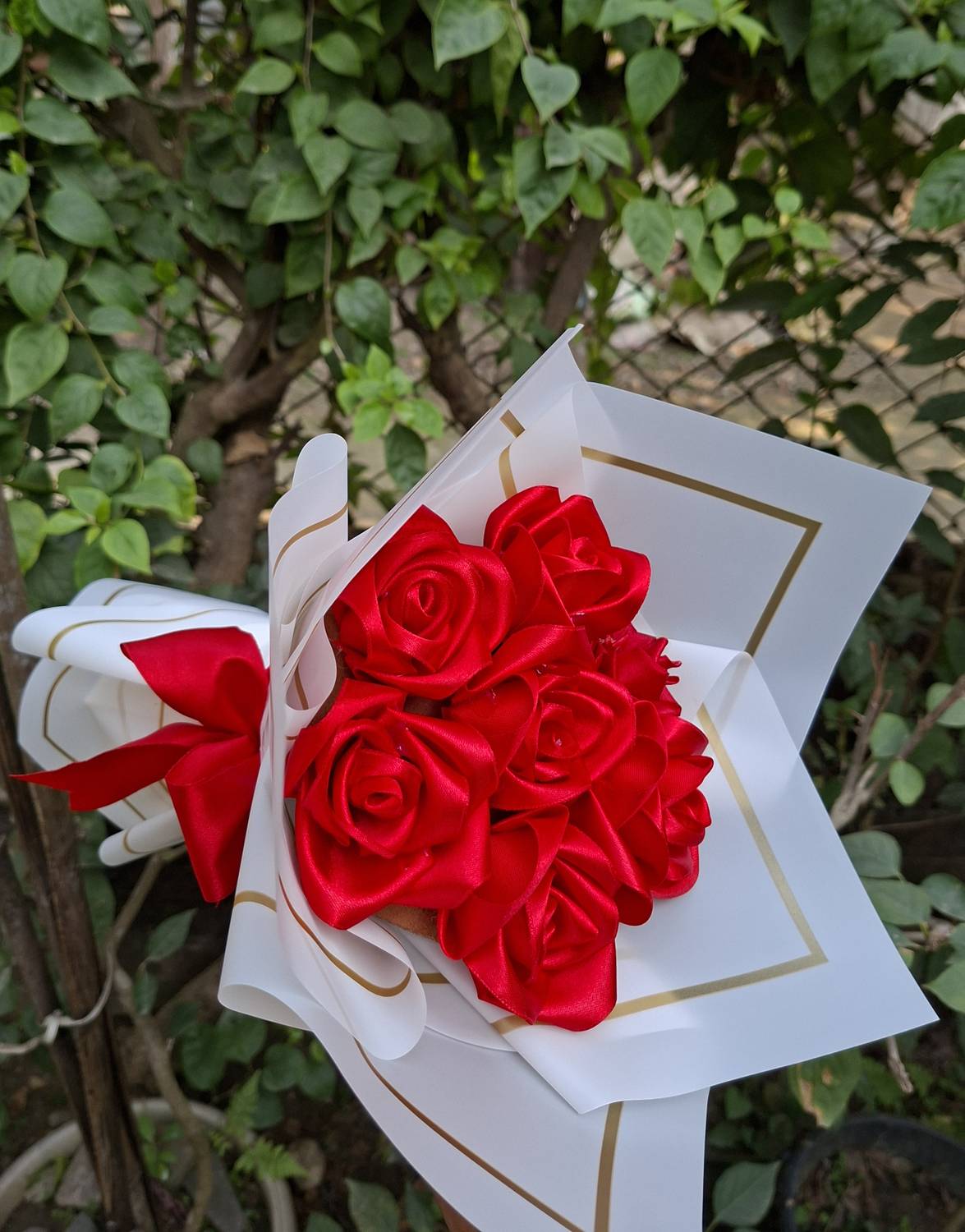 Yuri Enterprises Red_ribbon_7 Multicolor, Red, White Rose