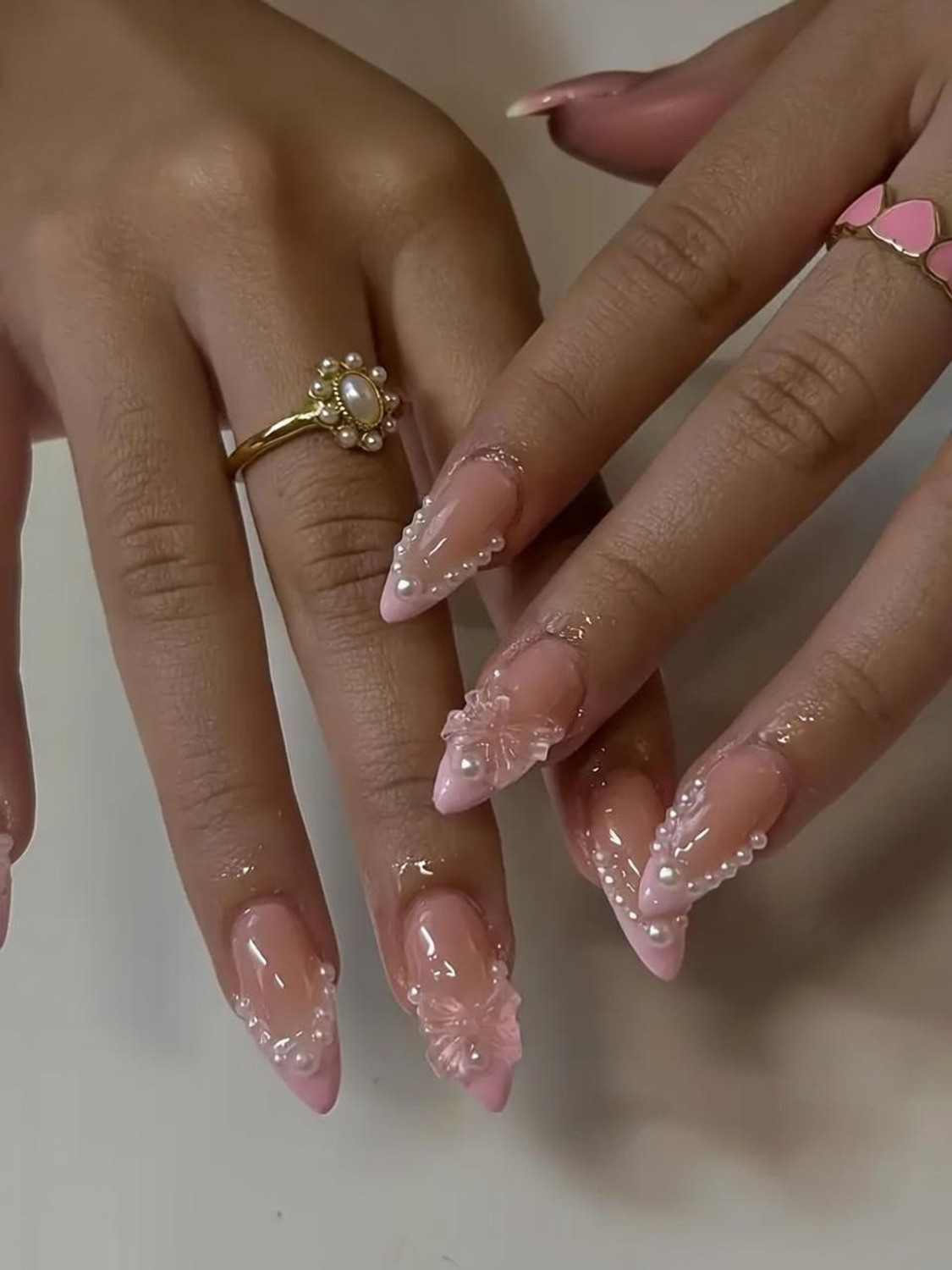 The Violet Tag Set of 24 artificial reusable nails in Pink Bow with pearls design with glue Pink