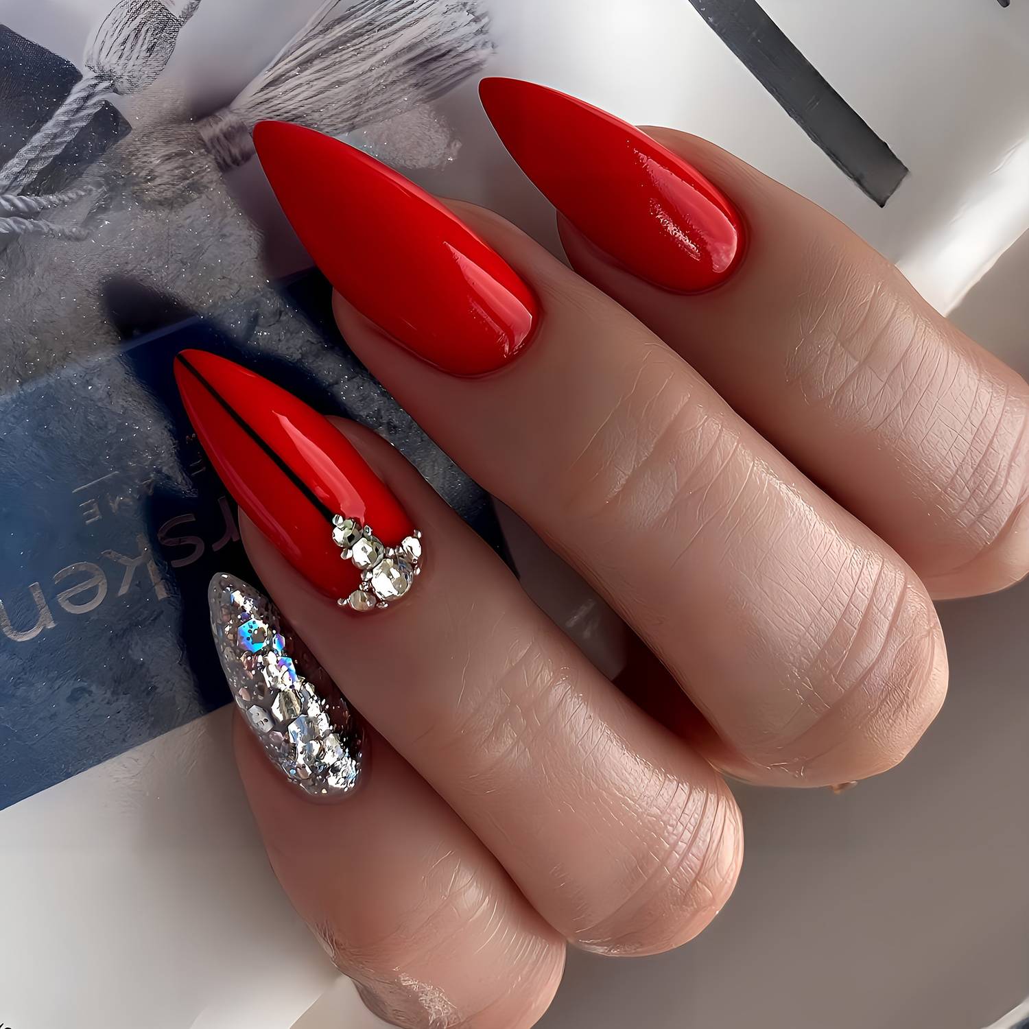 フルーリアキット ネイル bright-red-pointy-nails-