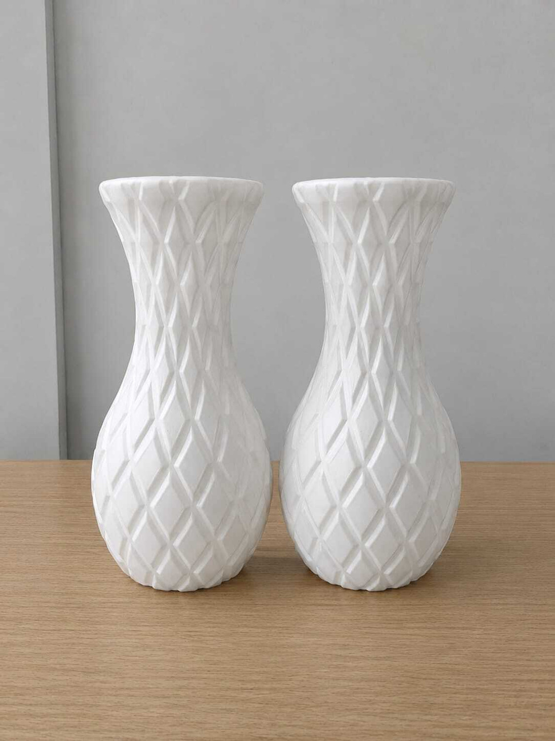 Image of YKI White Vases /4x8.5 /2 pc Plastic Vase