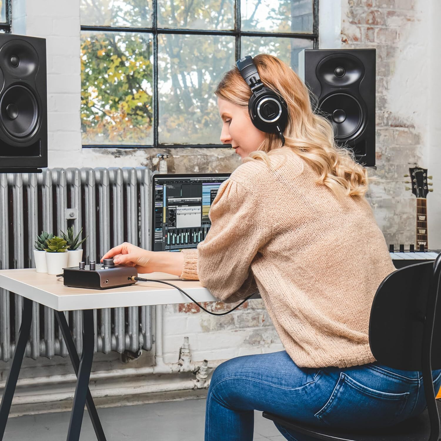 Image of AUDIENT iD4 (MKII) 2in /2out High-Performance USB 3.0 with Console Mic Preamp Audio Interface