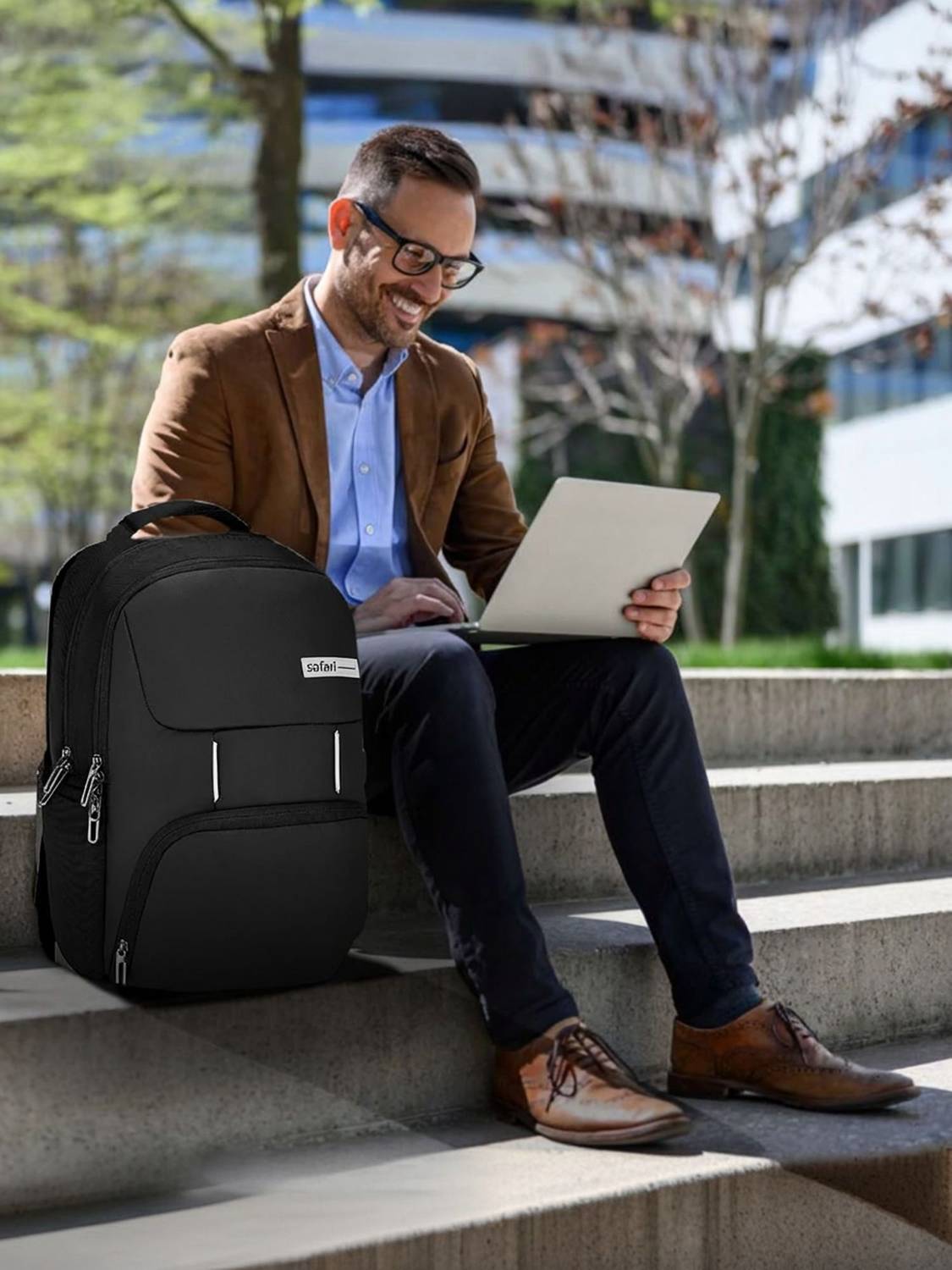 SAFARI Bolt 30L Black Laptop Backpack - Image 2