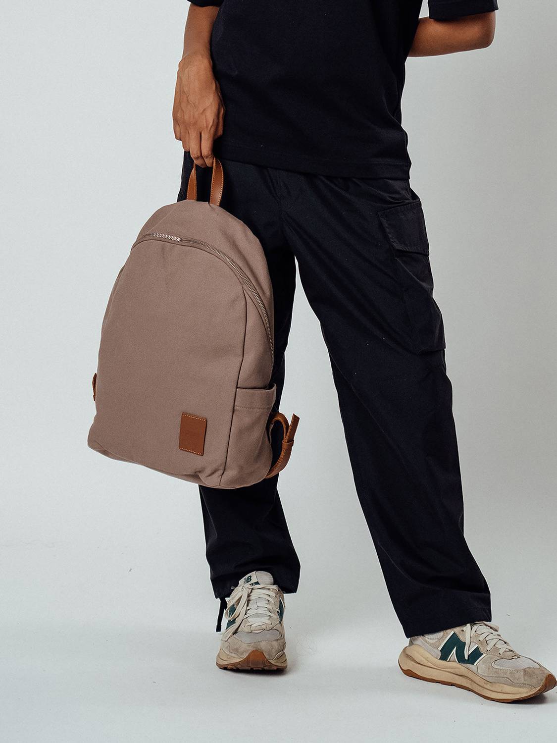 DailyObjects All Beige Pedal Daypack Pack of 10 · 10 L (100 L total) - Image 4