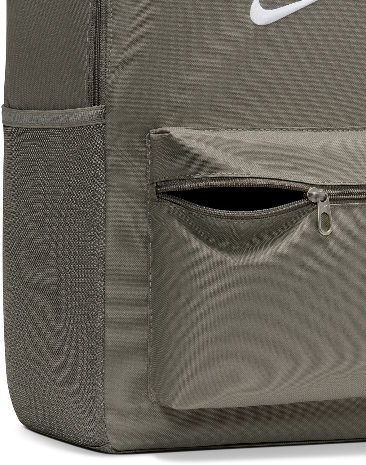 Image of NIKE Medium 23 L Backpack Heritage (Green)