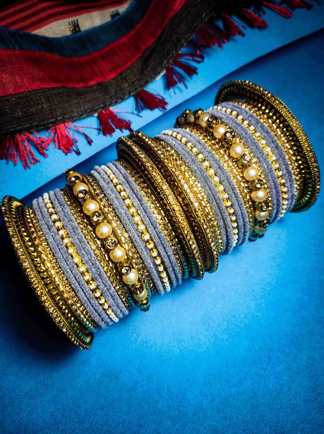 Amika Metal Beads, Pearl, Zircon Gold-plated Bangle Set