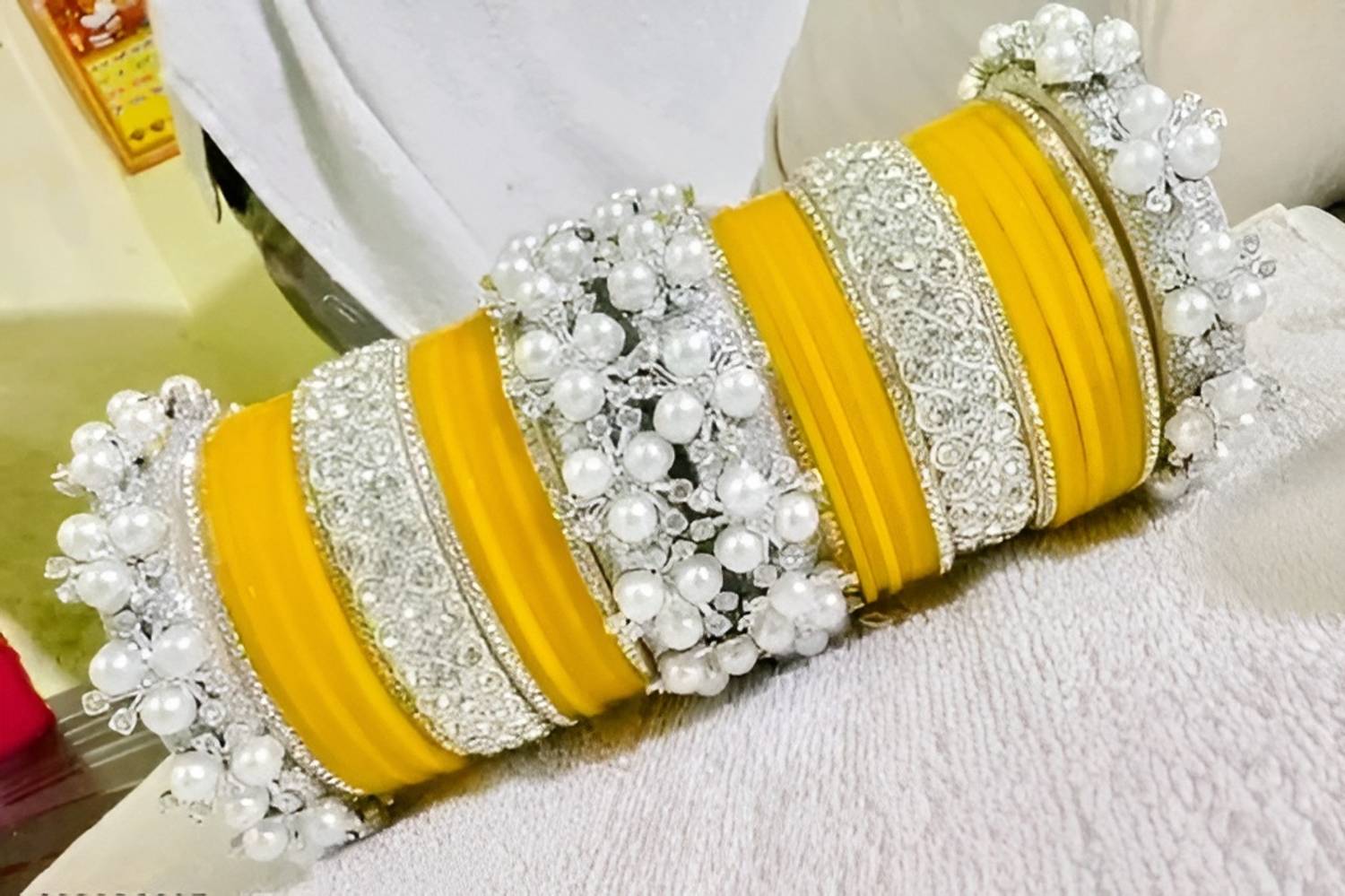 ABBNGLES Plastic Pearl, Rhinestone Bangle Set
