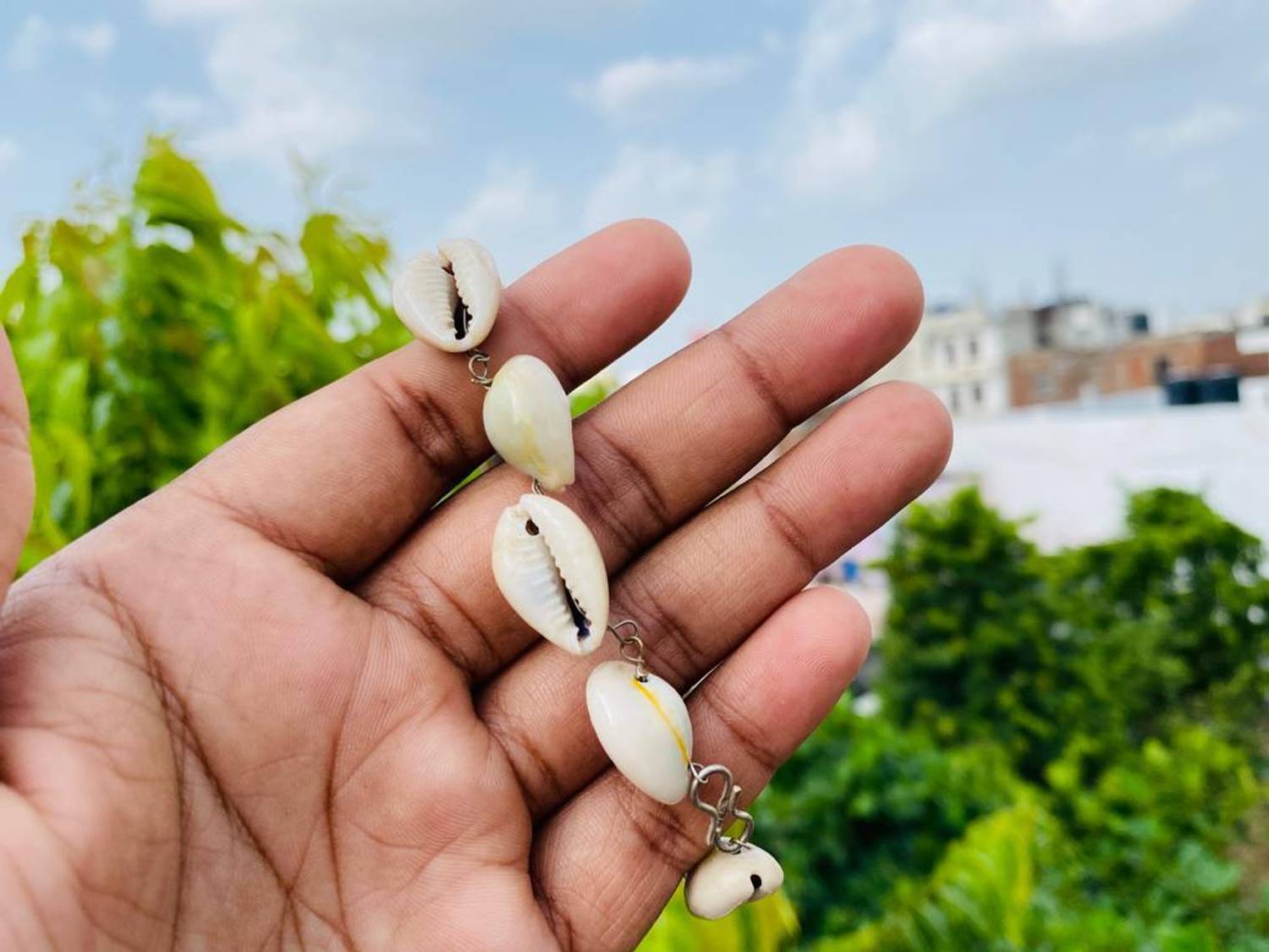 ANAWARIYAS Shell Bracelet