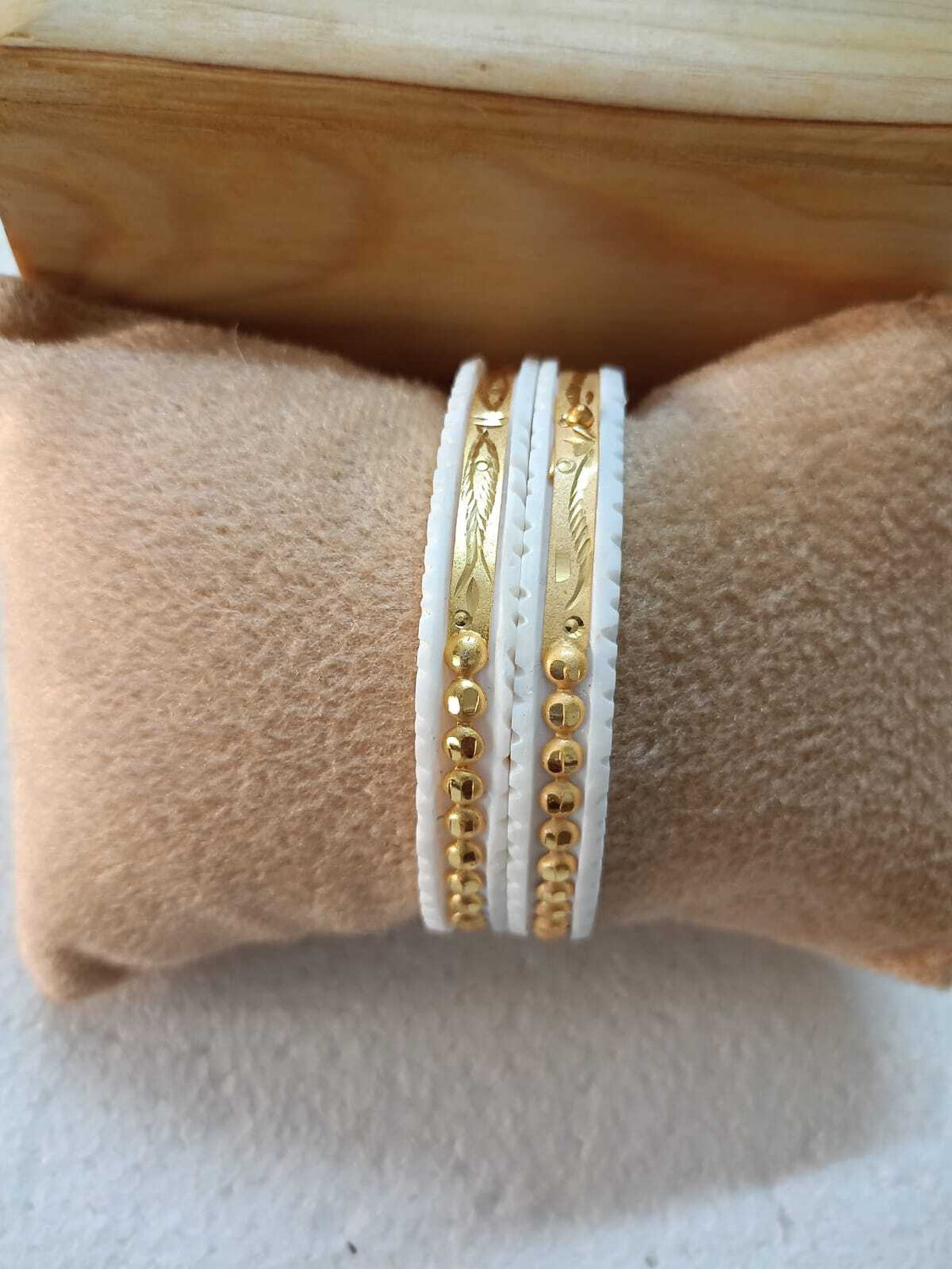 Image of Purabi Shell Gold-plated Shakha Pola