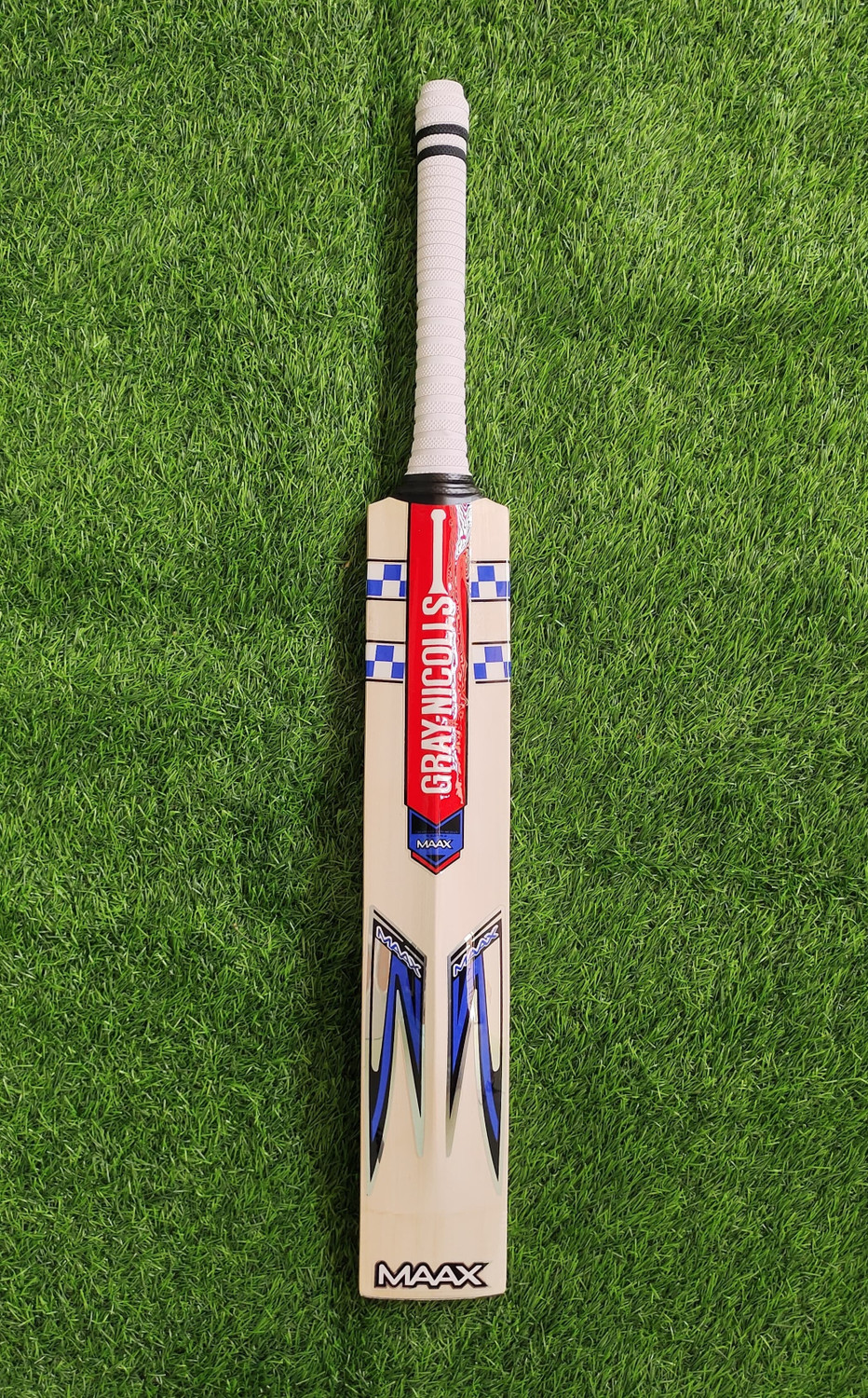 Image of Y2M Pro Handcrafted English Willow Cricket Bat For 15+ Yrs