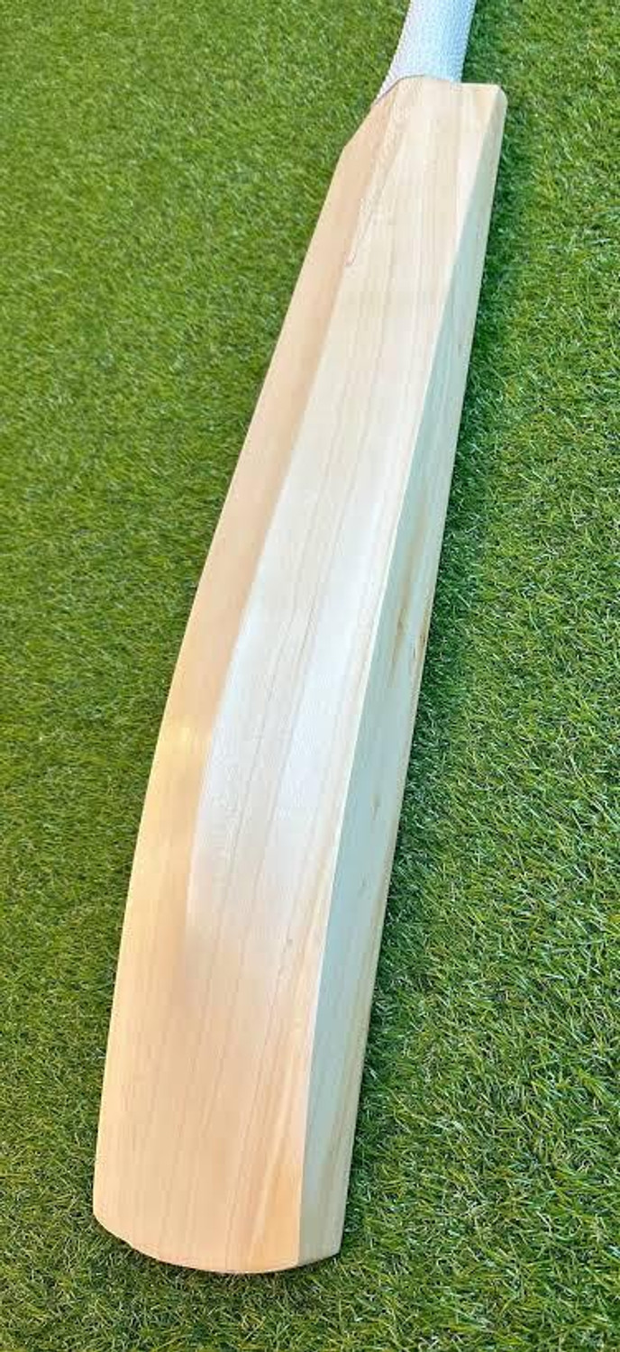 Image of duro handcrafted KASHMIRI Willow Cricket Bat Kashmir Willow Cricket Bat For 15+ Yrs