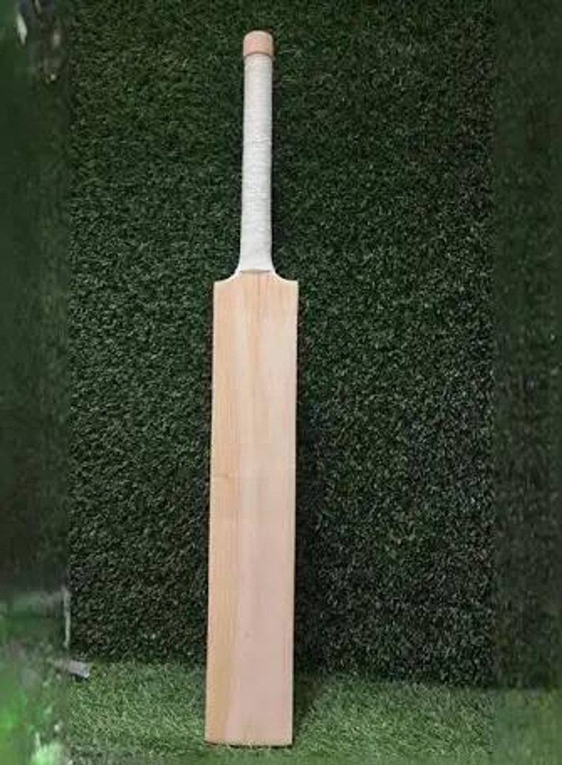Image of duro handcrafted KASHMIRI Willow Cricket Bat Kashmir Willow Cricket Bat For 15+ Yrs