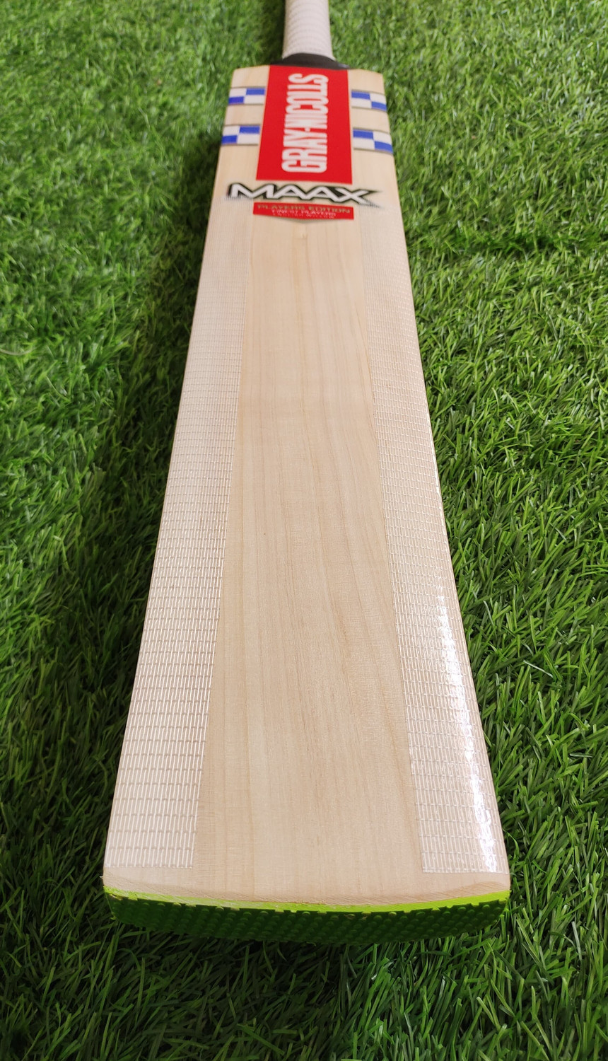 Image of Y2M Pro Handcrafted English Willow Cricket Bat For 15+ Yrs