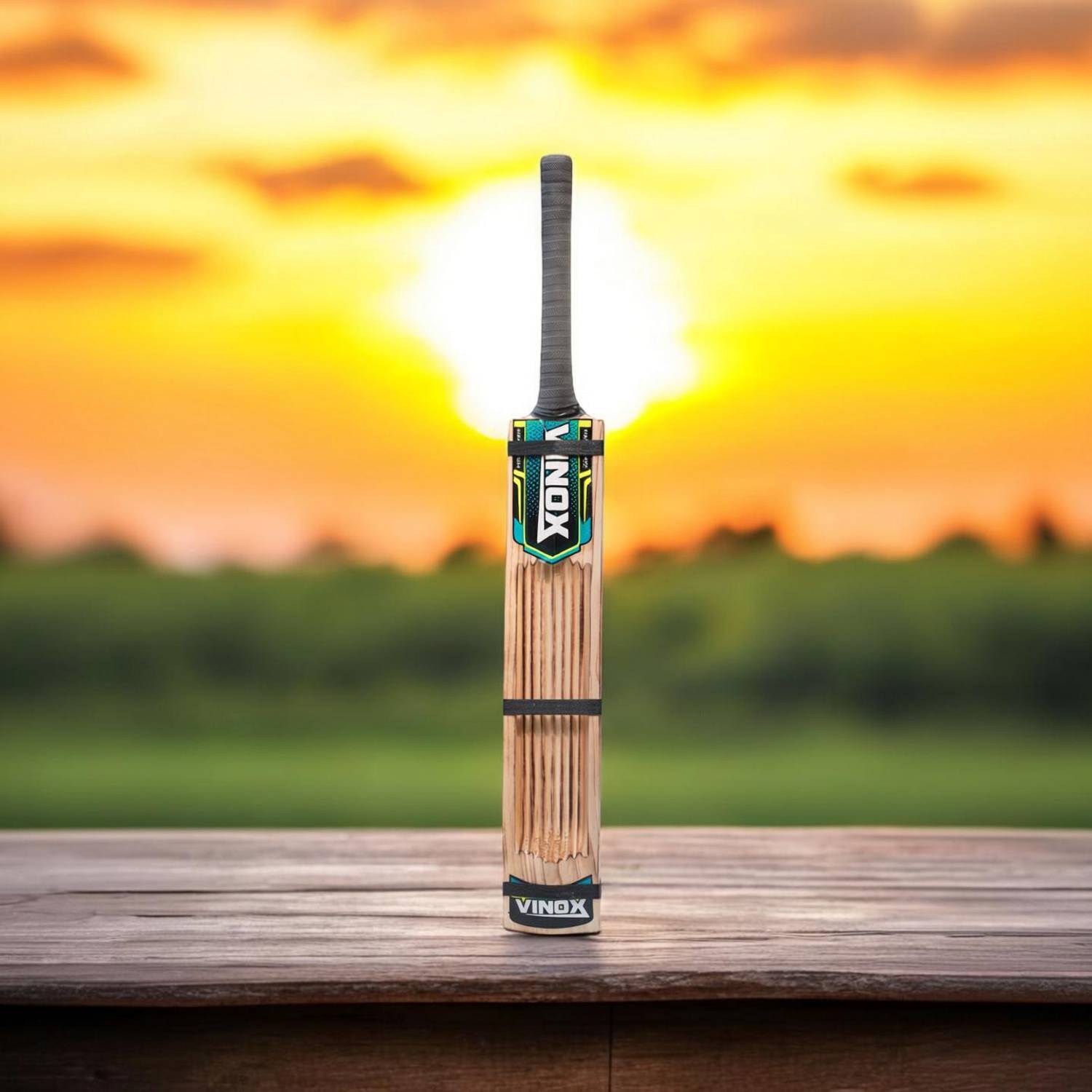 Vinox Striker Burn Kashmir Willow Cricket Bat - Image 1