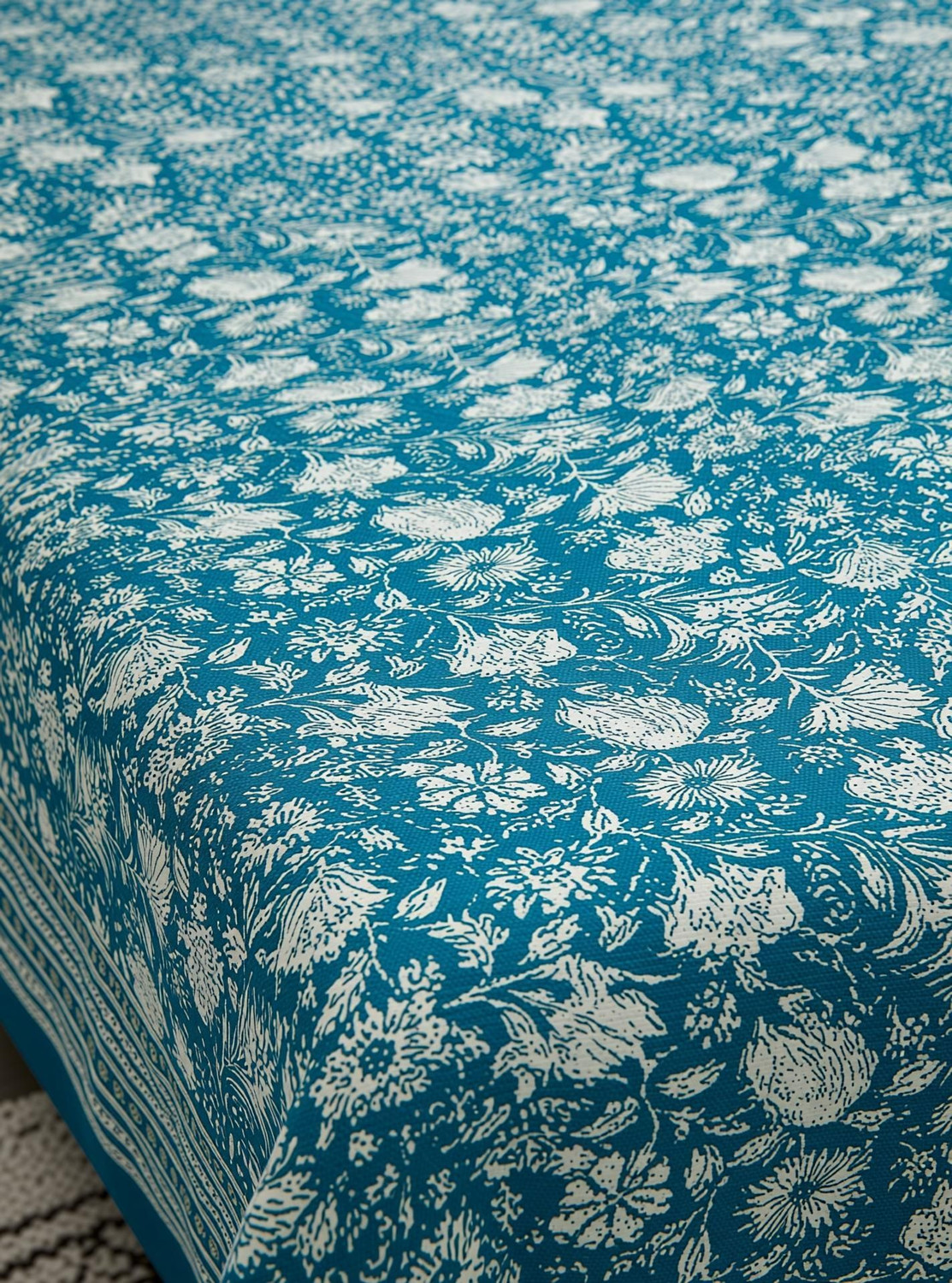 Image of CLOTHOLOGY Cotton King Flat 240 TC Jaipuri Prints 1 Summer Bedsheet with 2 Pillow Covers